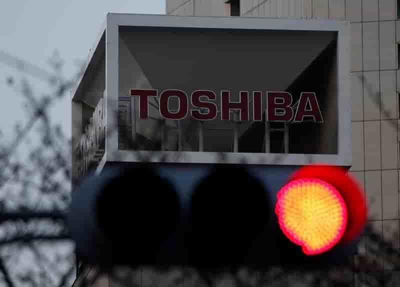 Toshiba n'a pas tenu son delai pour la vente de ses puces memoires