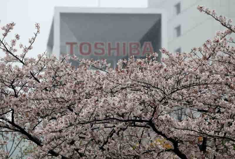 Toshiba privilegie de nouveau bain pour ses puces