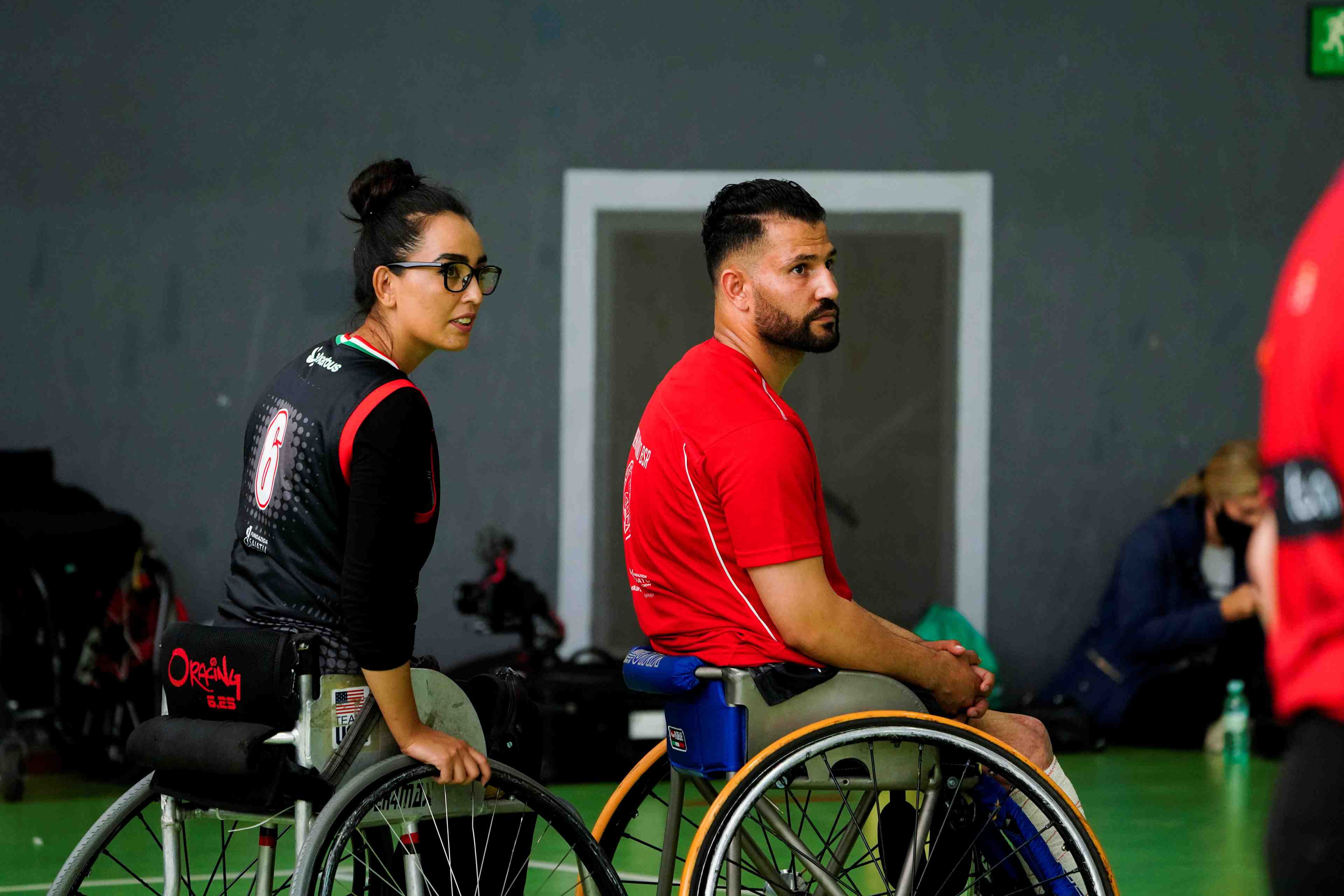 Une star afghane du basket fait ses debuts en espagne apres avoir fui kaboul