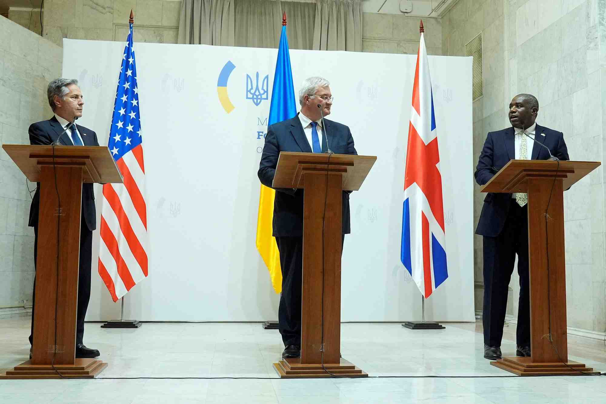 Le secretaire d'etat americain blinken et le ministre britannique des affaires etrangeres lammy se rendent en ukraine