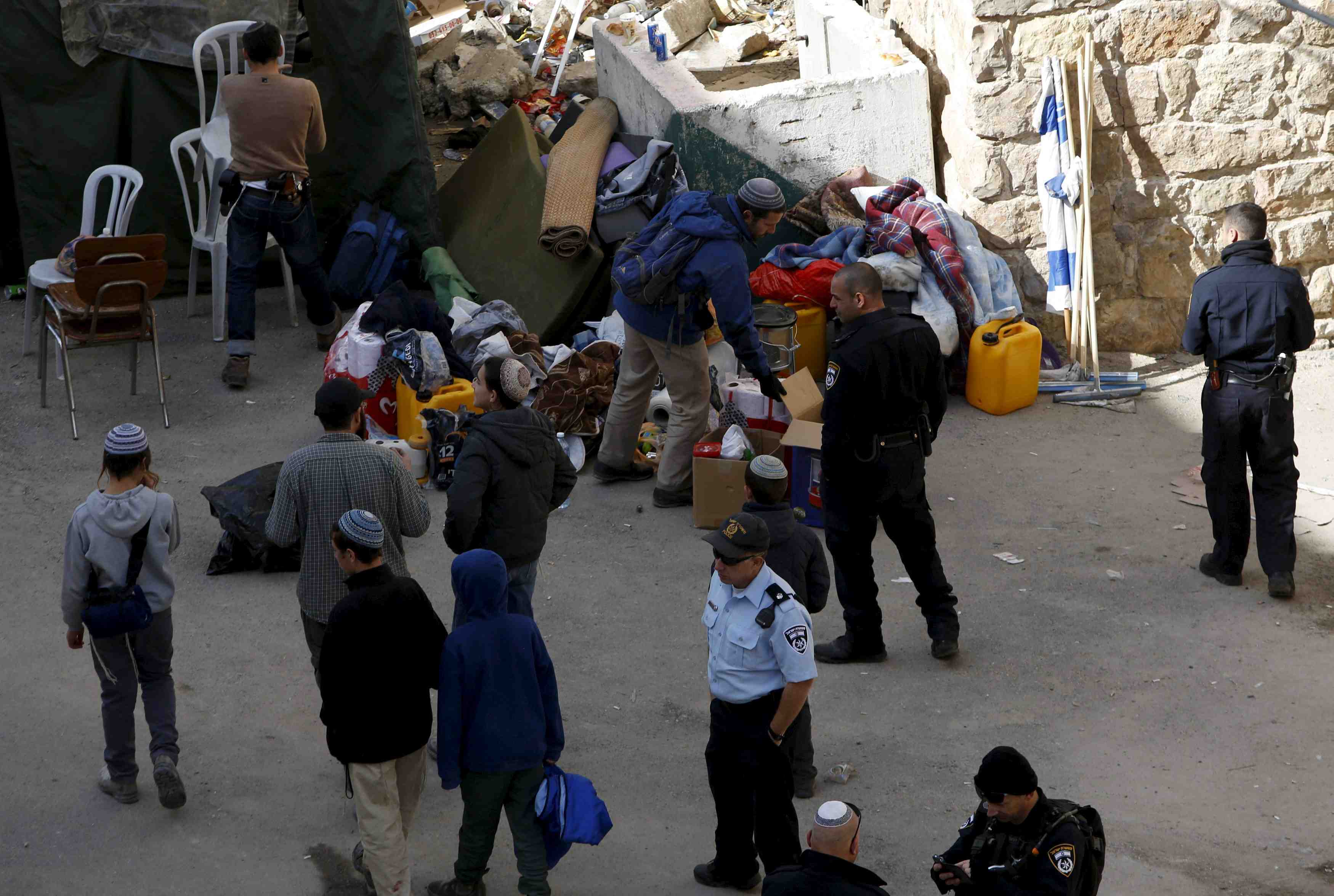 Expulsion de colons juifs installes a hebron