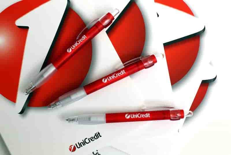 Unicredit depasse les attentes au premier trimestre, benefice net de 907 millions d'euros