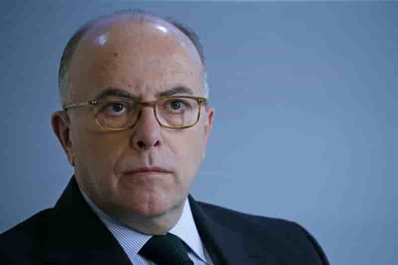 Cazeneuve denonce un acte "odieux" apres la mort d'un gendarme
