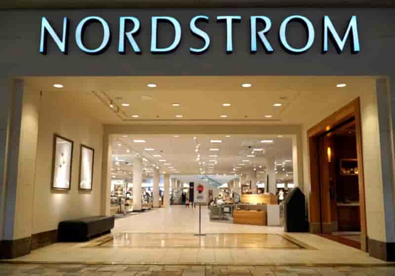 La famille nordstrom etudie une sortie de la bourse