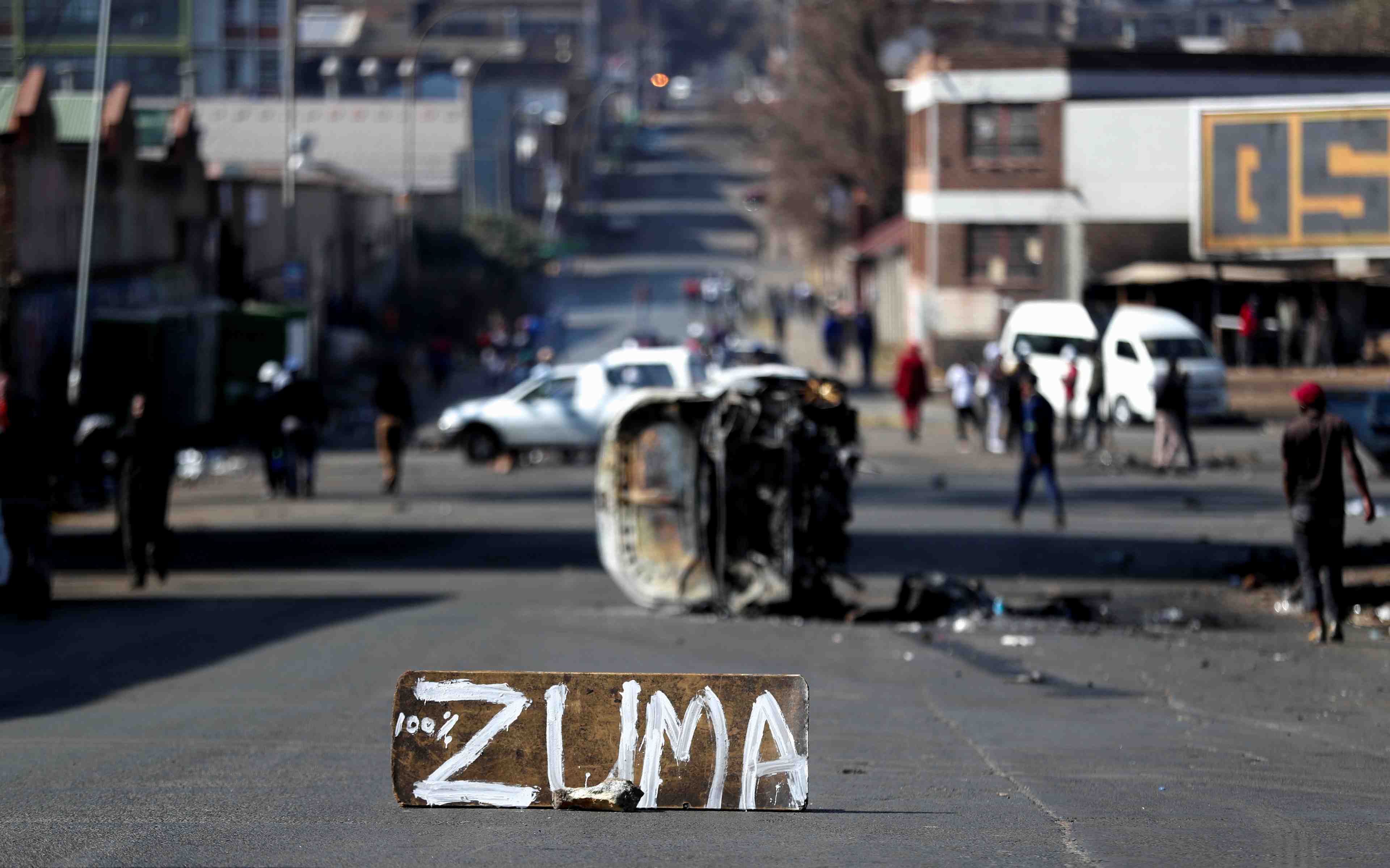 Afrique du sud: six morts et plus de 200 arrestations apres l'incarceration de zuma