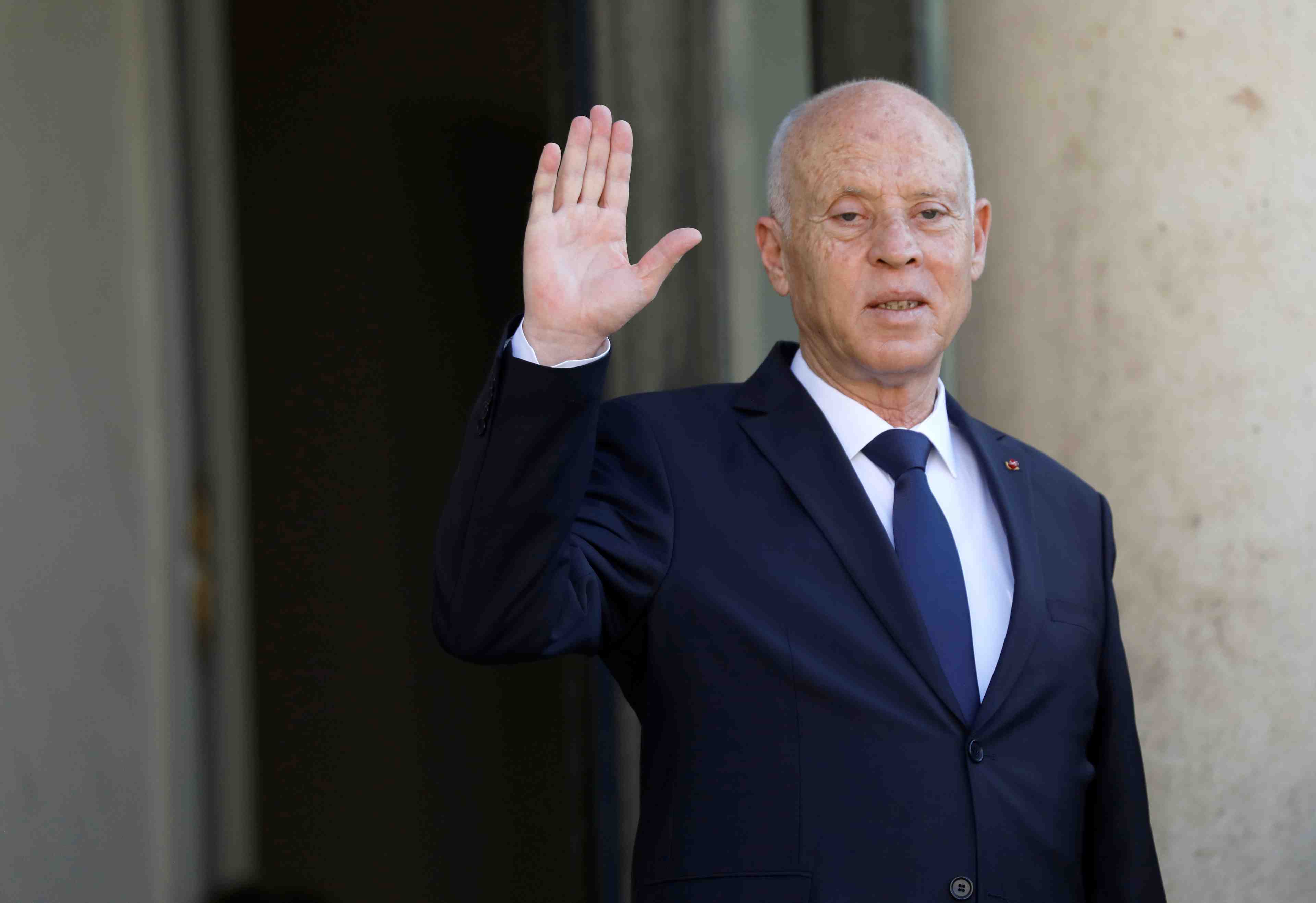 Le president tunisien a dit a macron qu'un dialogue national s'ouvrirait bientot