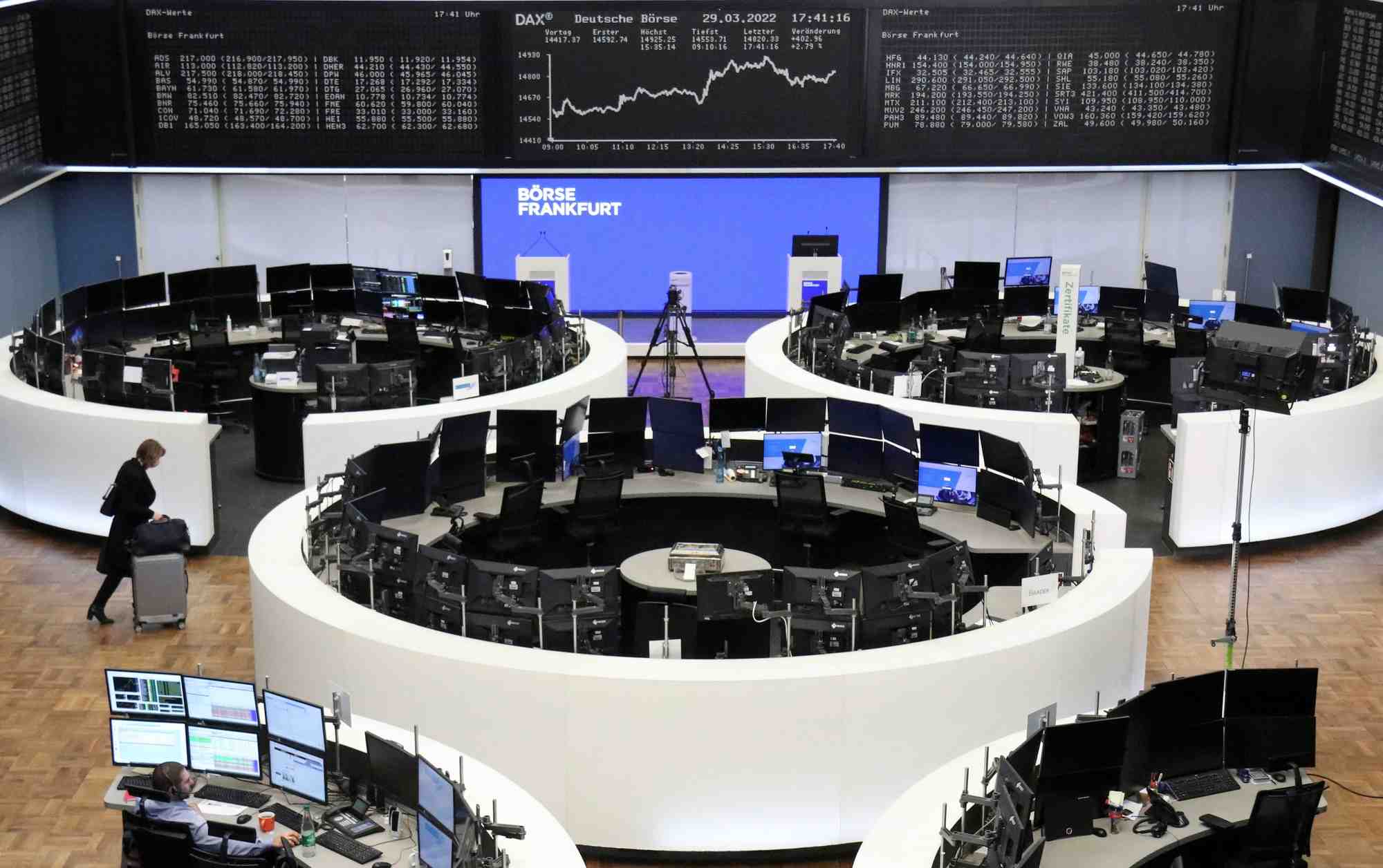 L'europe dans le desordre entre hausse du petrole et prudence sur l'ukraine