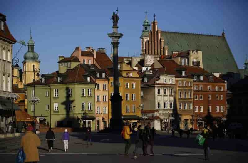 Bruxelles avertit la pologne sur le respect de l'etat de droit