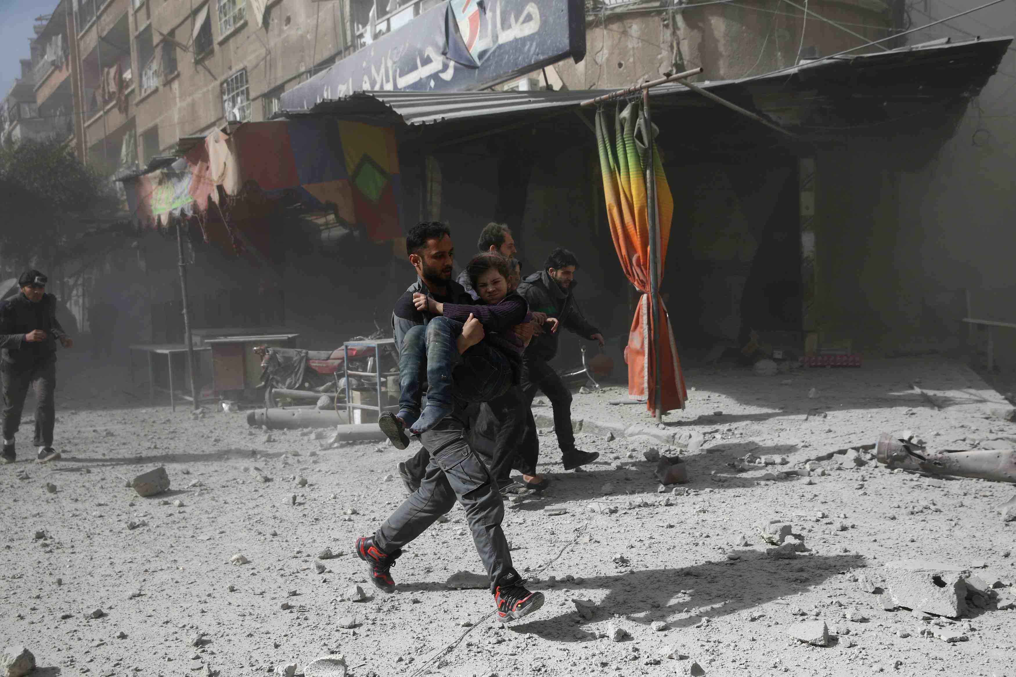 La france demande l'arret des bombardements en syrie