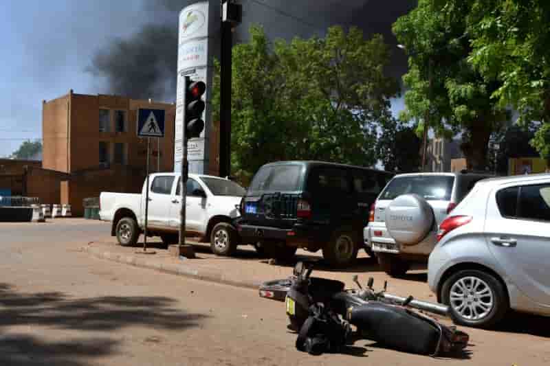 Burkina faso: ambassade de france et etat-major vises