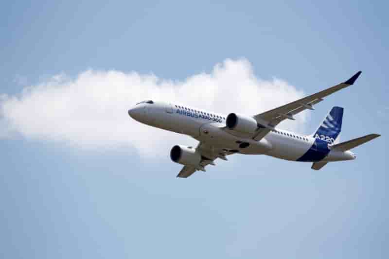 Airbus rebaptise le cseries a220 et lui promet une forte demande
