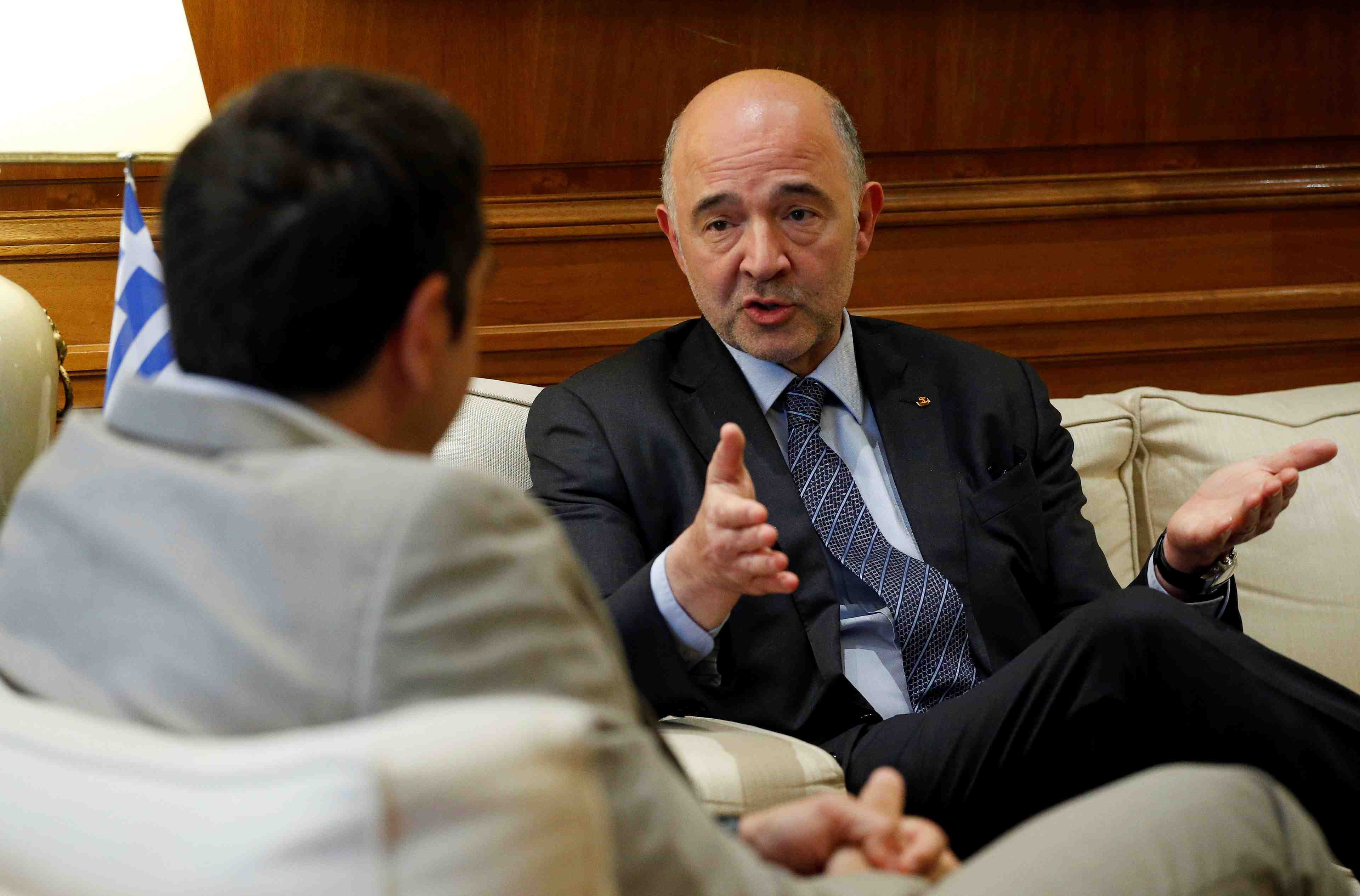 Grece: moscovici salue la sortie du plan de renflouement