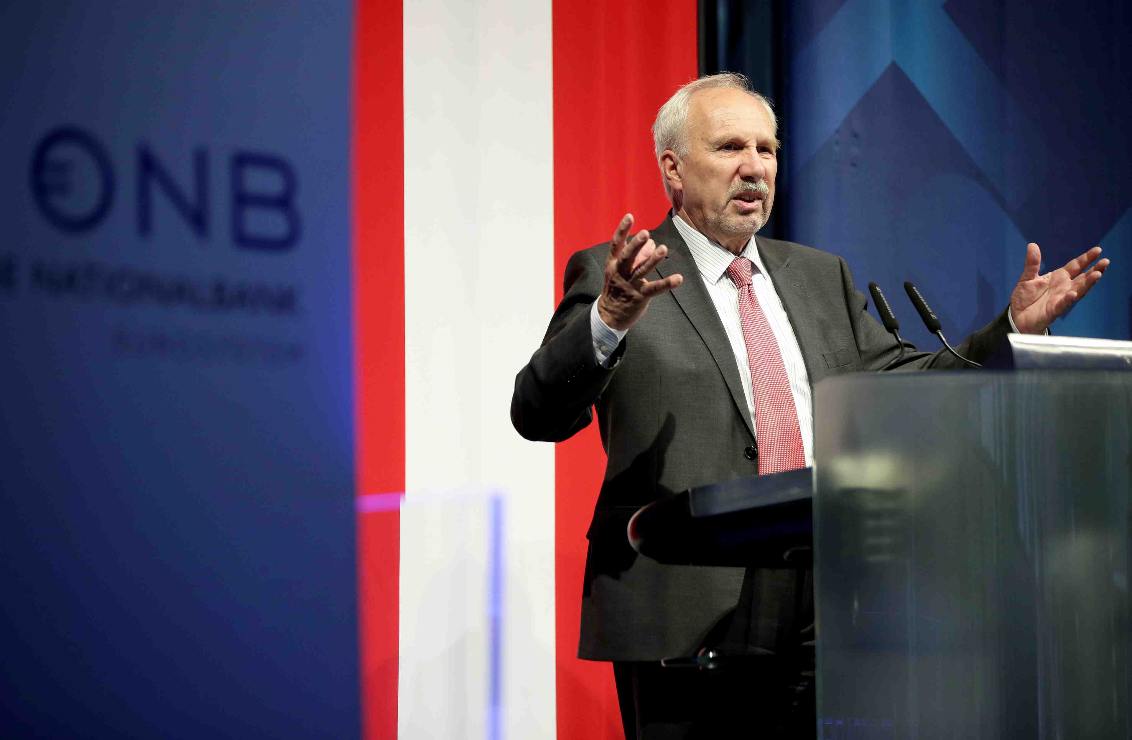 Nowotny (bce) veut accelerer la normalisation de la politique monetaire