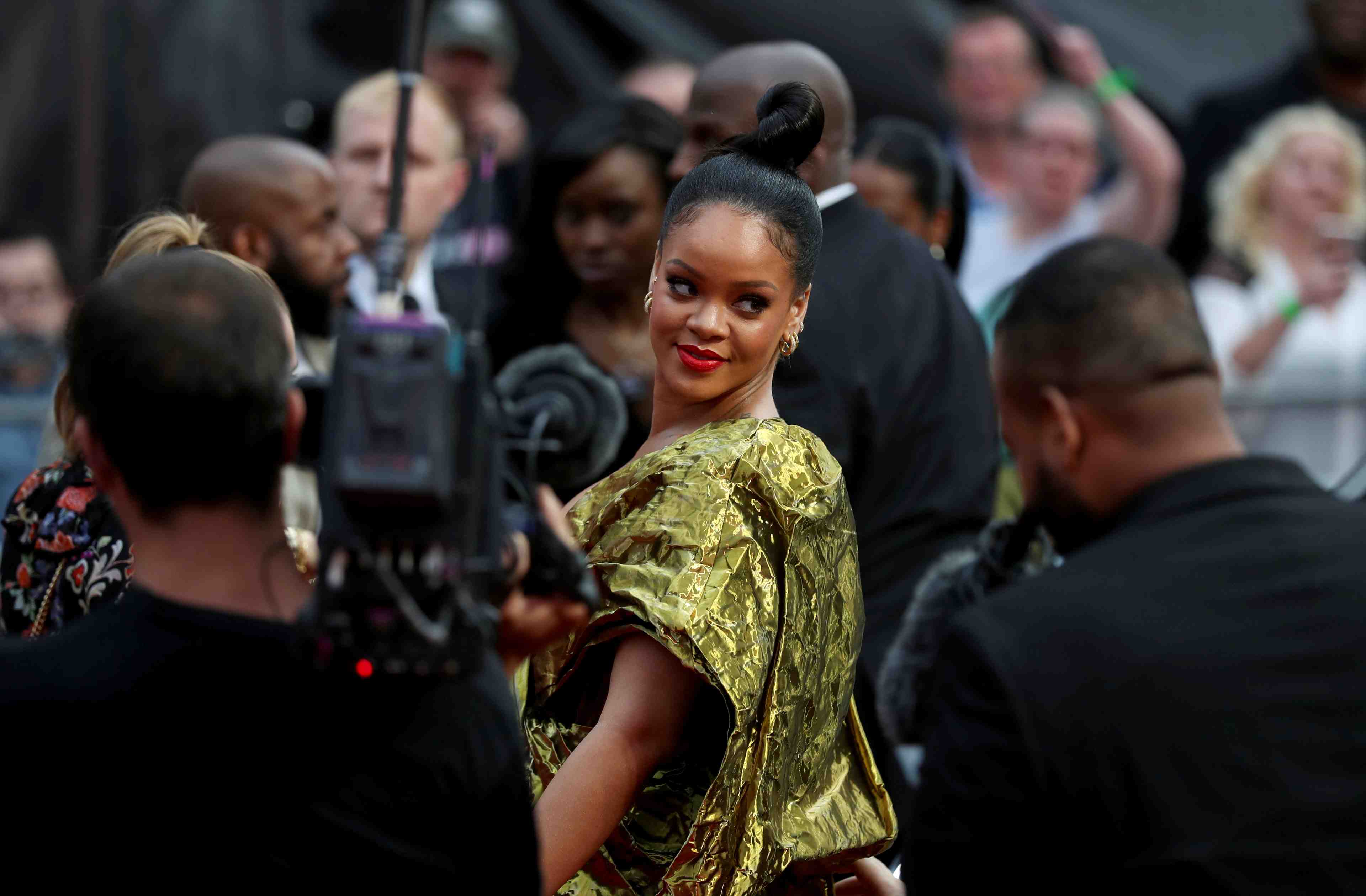 Rihanna devoile a paris sa vision d'une mode luxueuse et decontractee