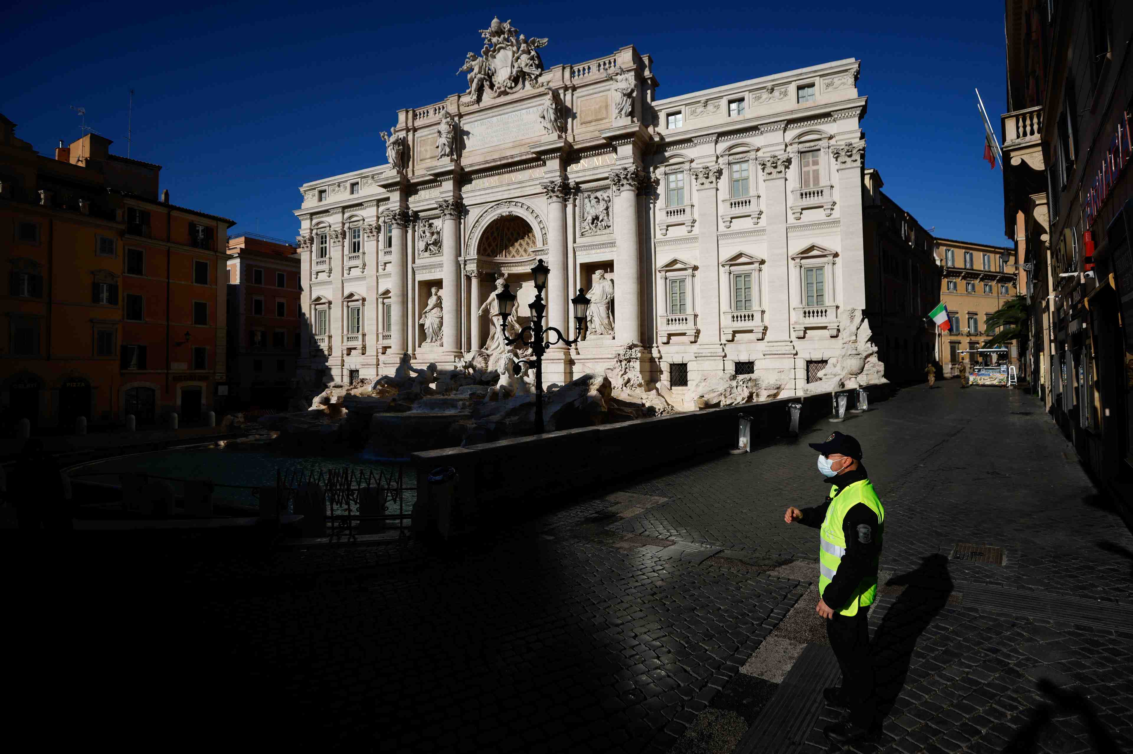 En italie, 364 deces lies au covid-19 enregistres le jour de l'an