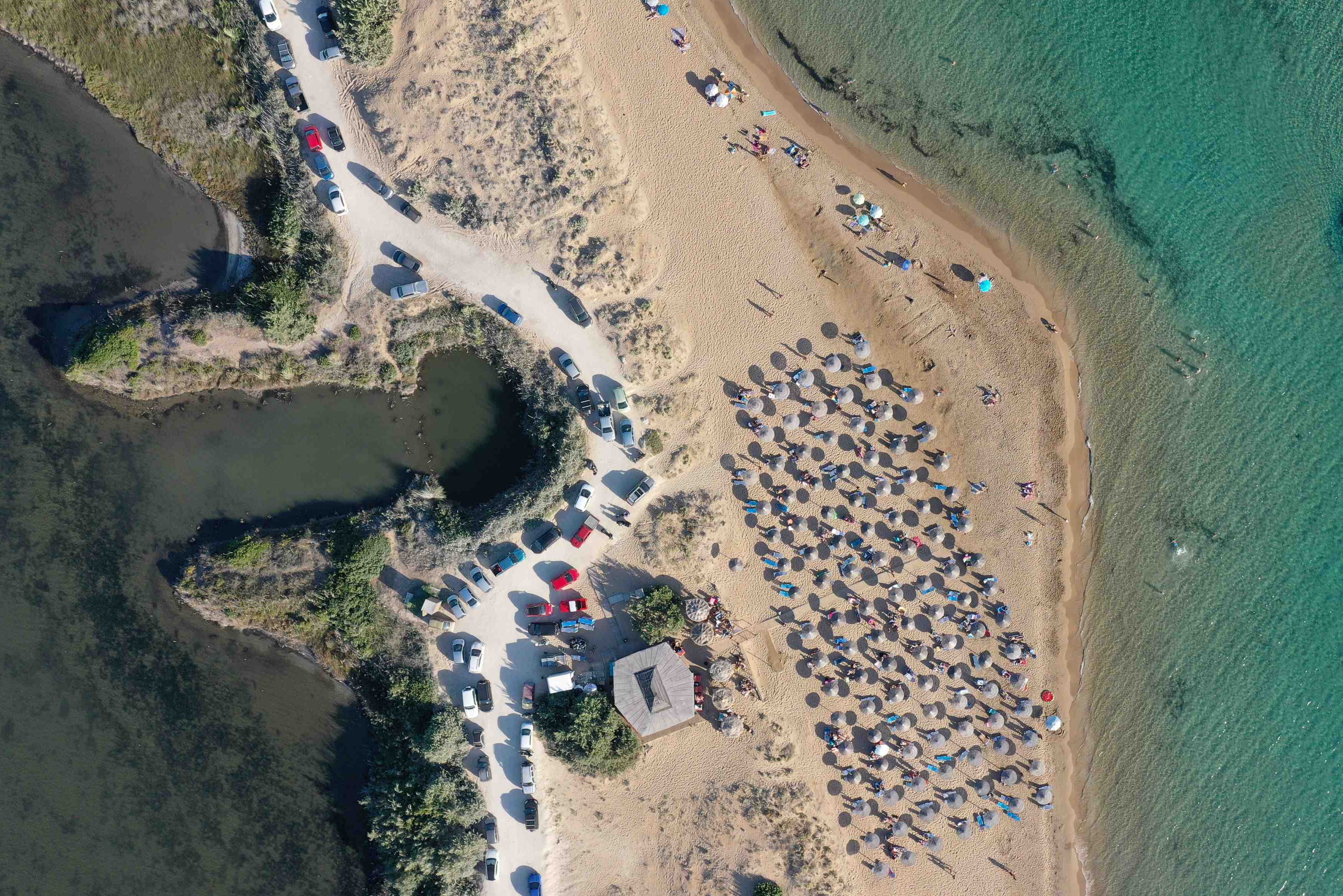 Coronavirus: les tests reguliers des salaries du tourisme elargis a toute la grece