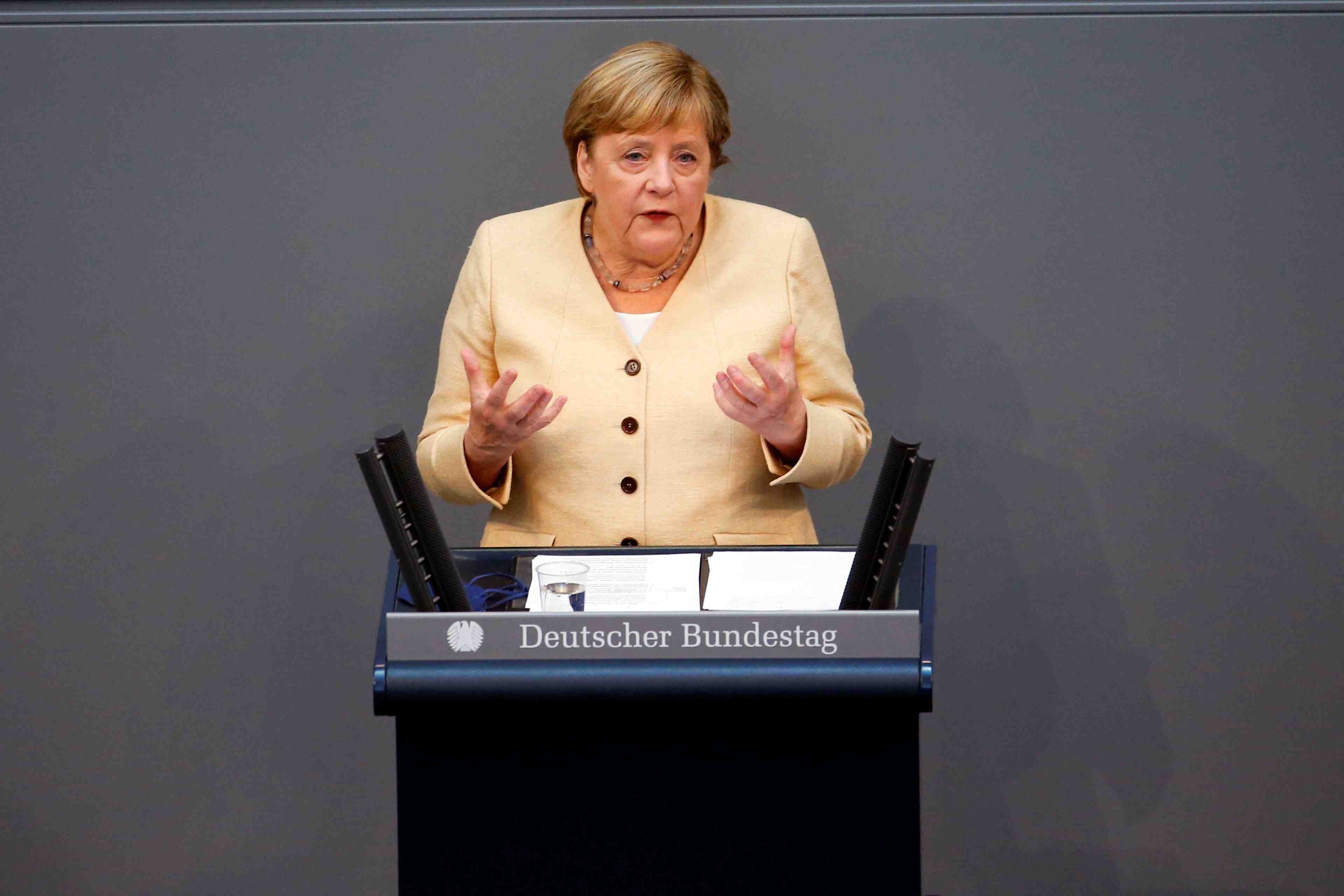 Allemagne: merkel appelle a soutenir les conservateurs, au plus bas dans les sondages
