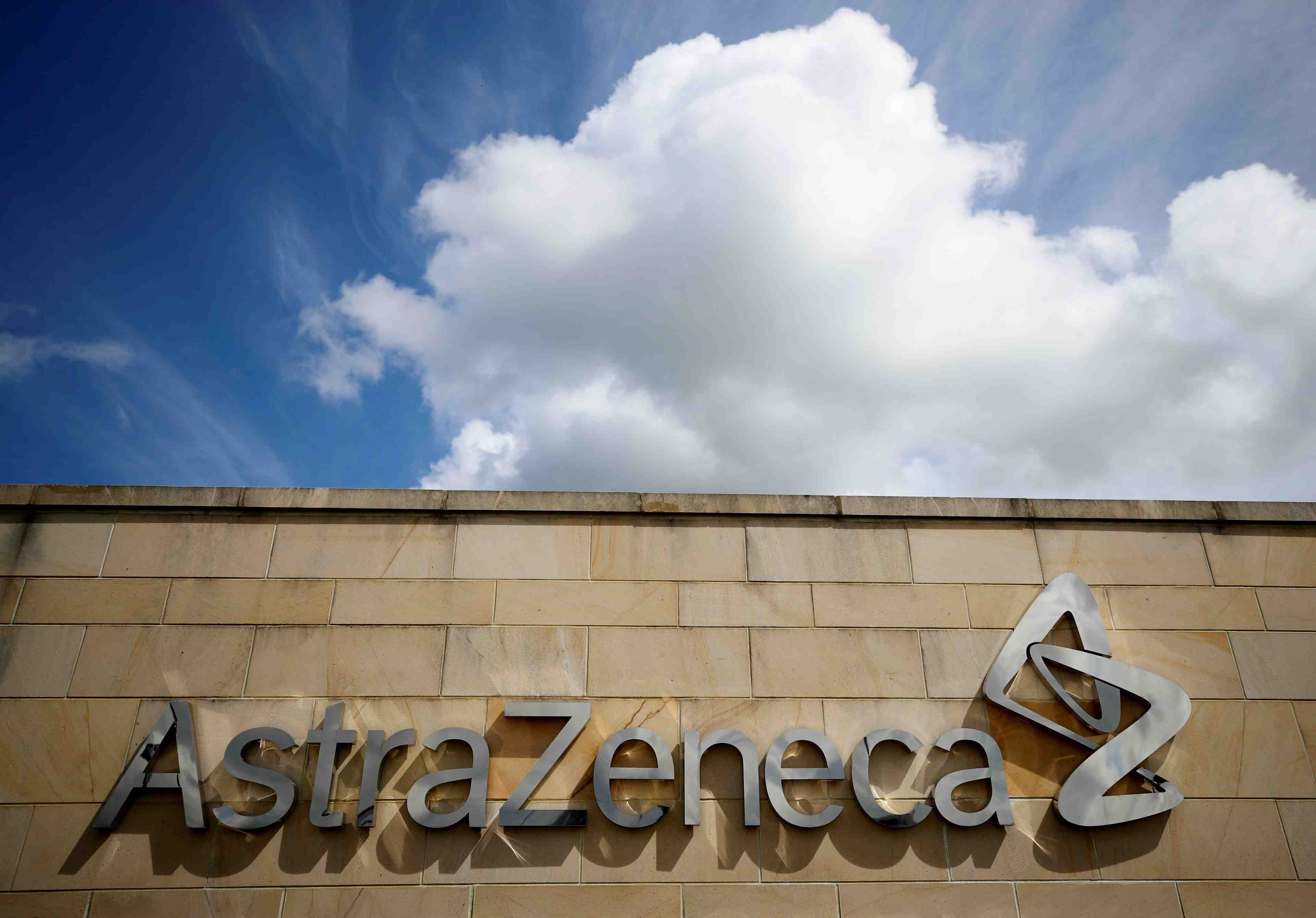 Le cocktail d'anticorps d'astrazeneca efficace a 83% a six mois en prevention du covid-19