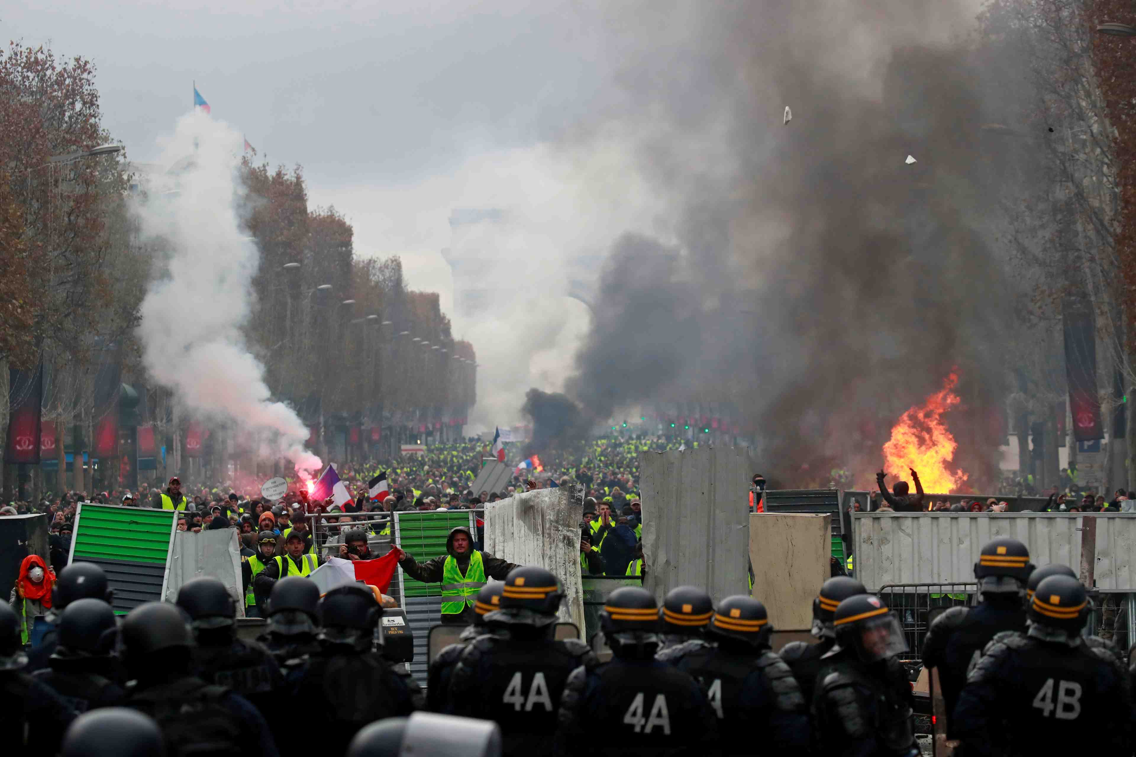 Les "gilets jaunes" etaient 106.000 samedi en france