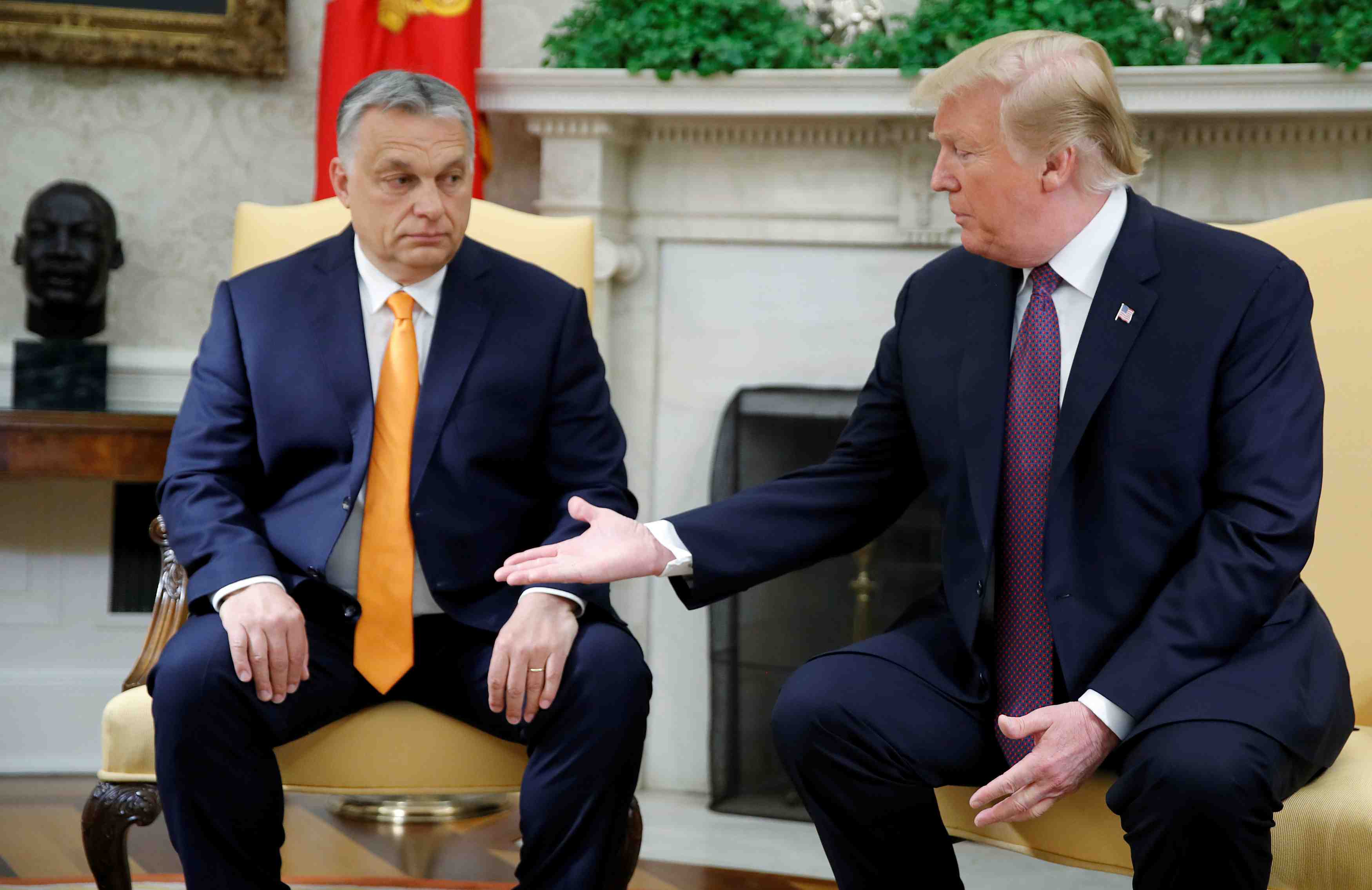 Trump rend hommage a la politique anti-immigration d'orban