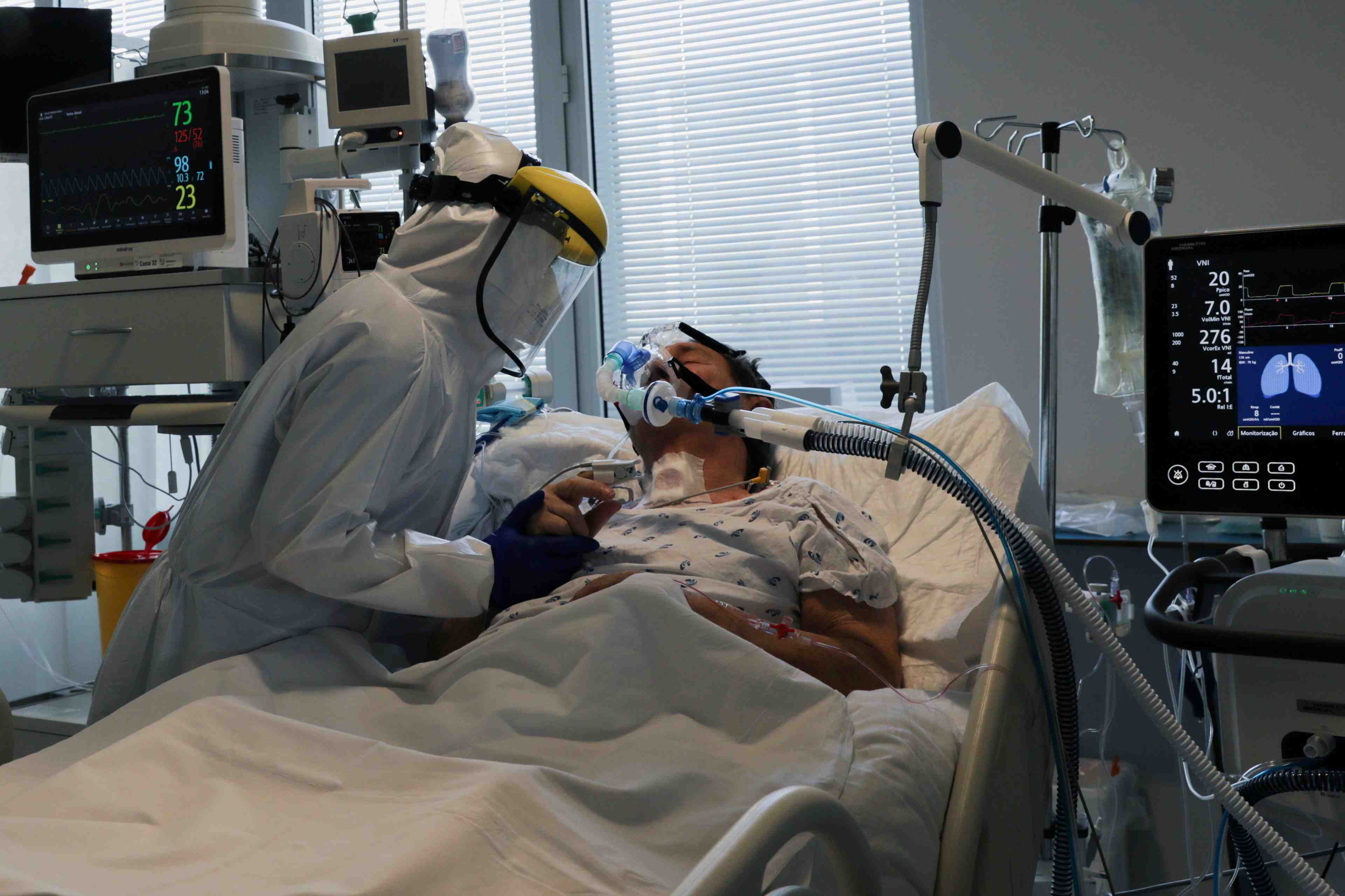 Coronavirus: la france recense 5.838 patients en soins critiques