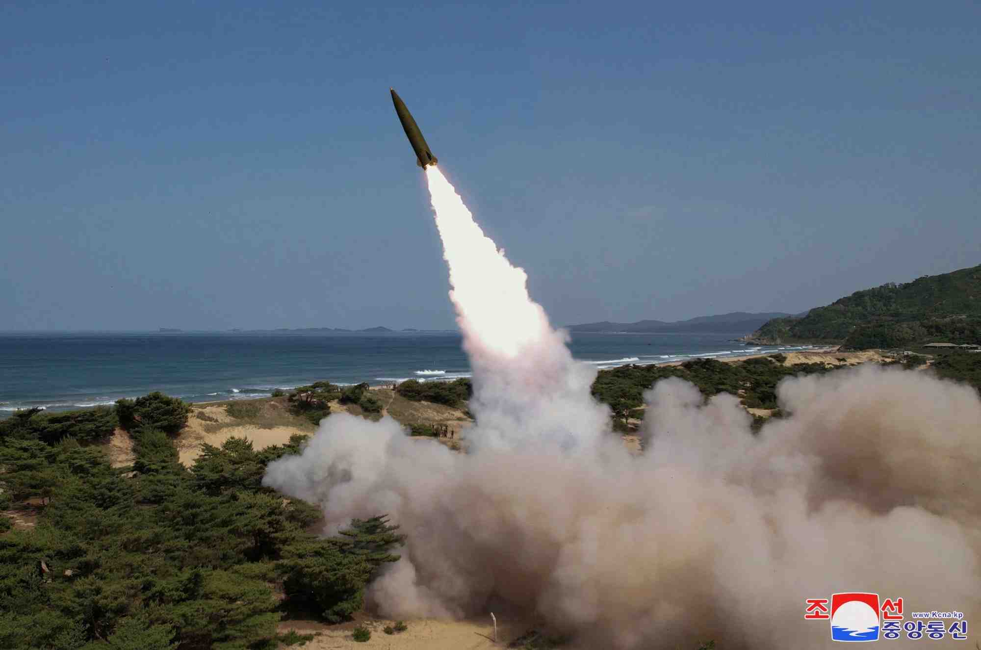 La coree du nord procede a un tir d'essai d'un missile balistique tactique