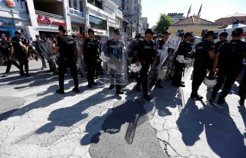 La police d'istanbul disperse des participants de la gay pride