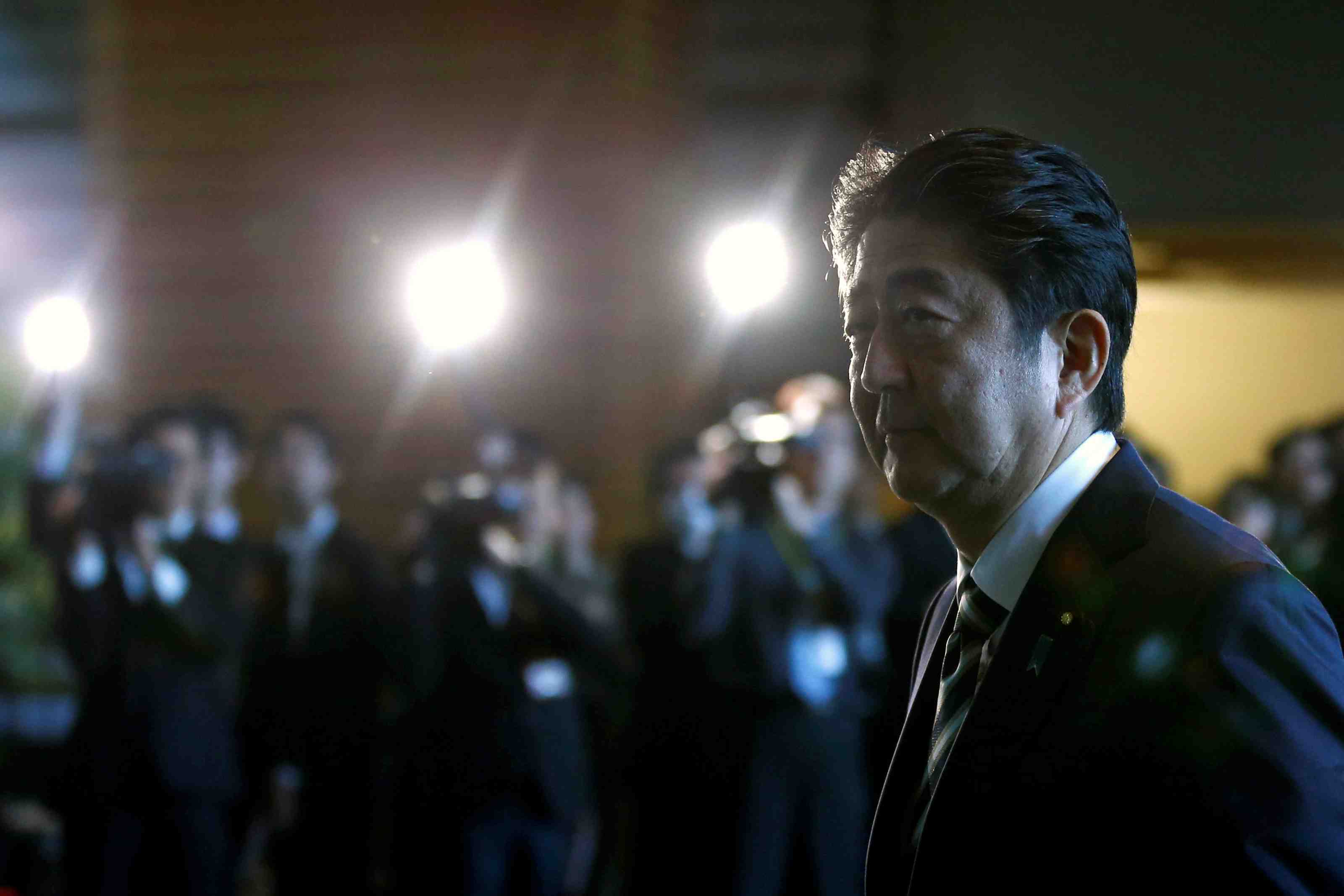 Shinzo abe reconduit a la tete du gouvernement japonais