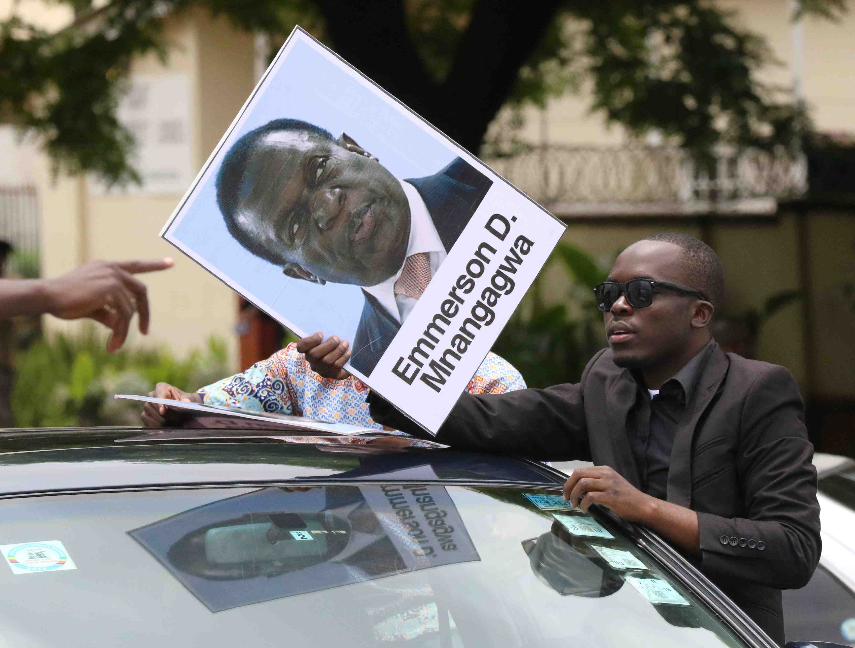Zimbabwe: mnangagwa dit avoir fui, appelle mugabe a demissionner