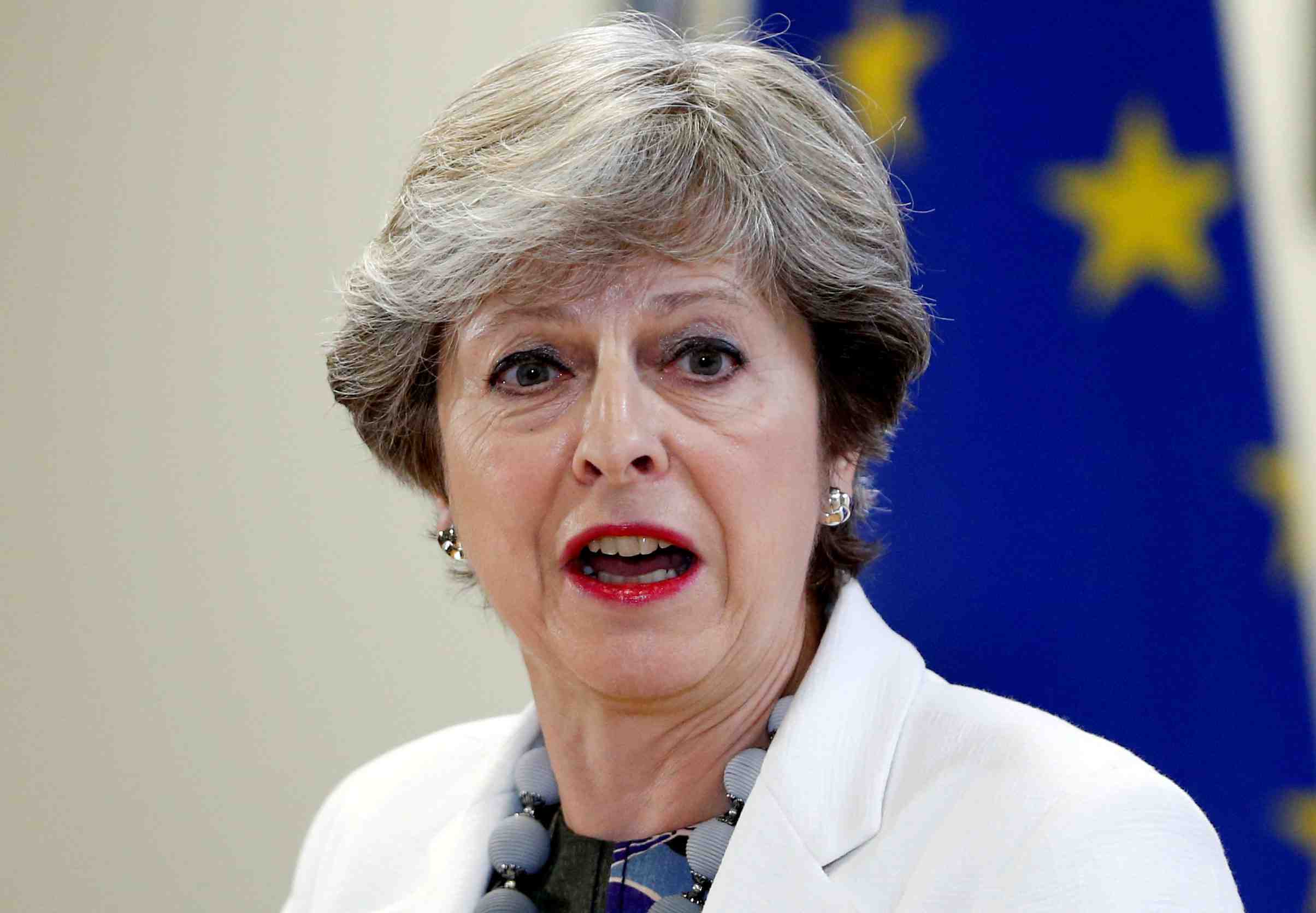 Un complot visant theresa may dejoue, selon sky news