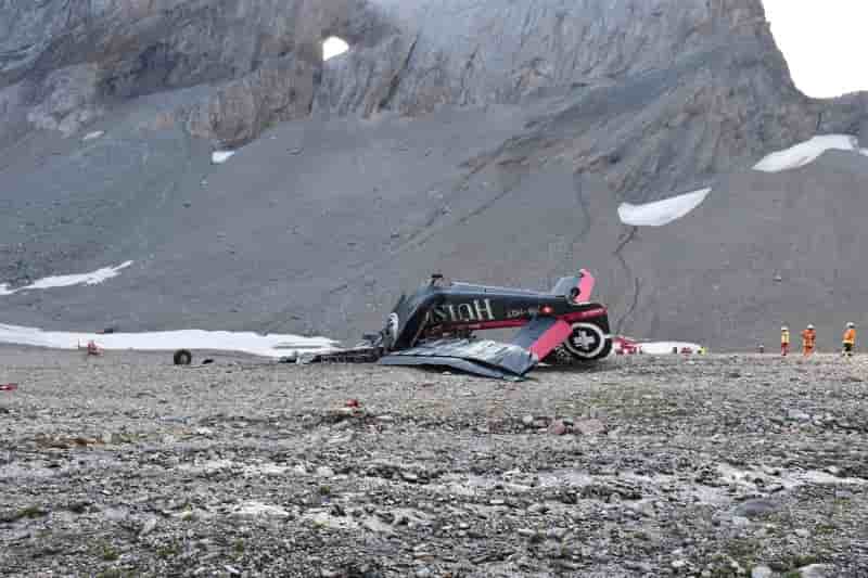 Le crash d'un avion dans les alpes suisses fait 20 morts