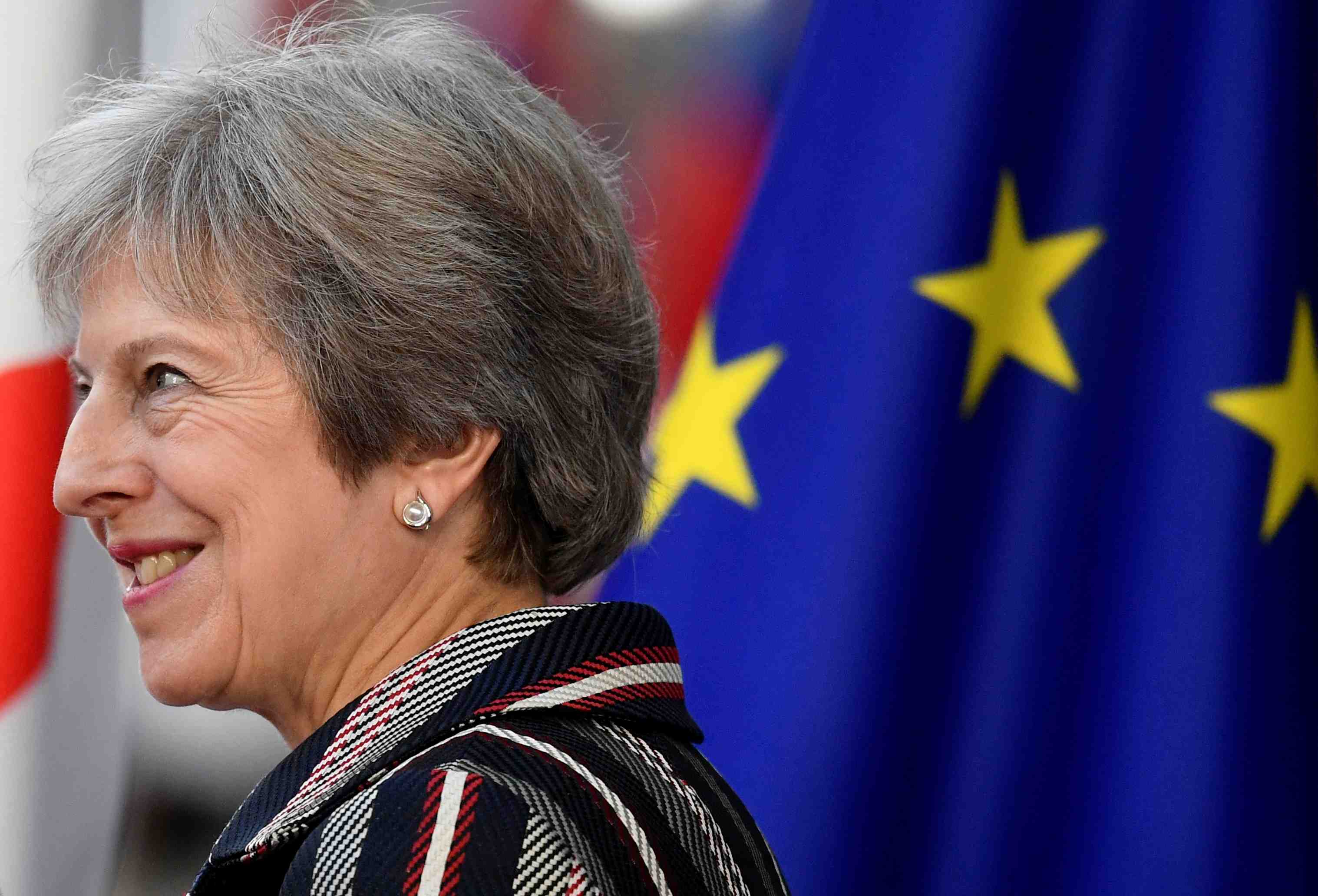 Brexit: la strategie de may attaquee de toutes parts