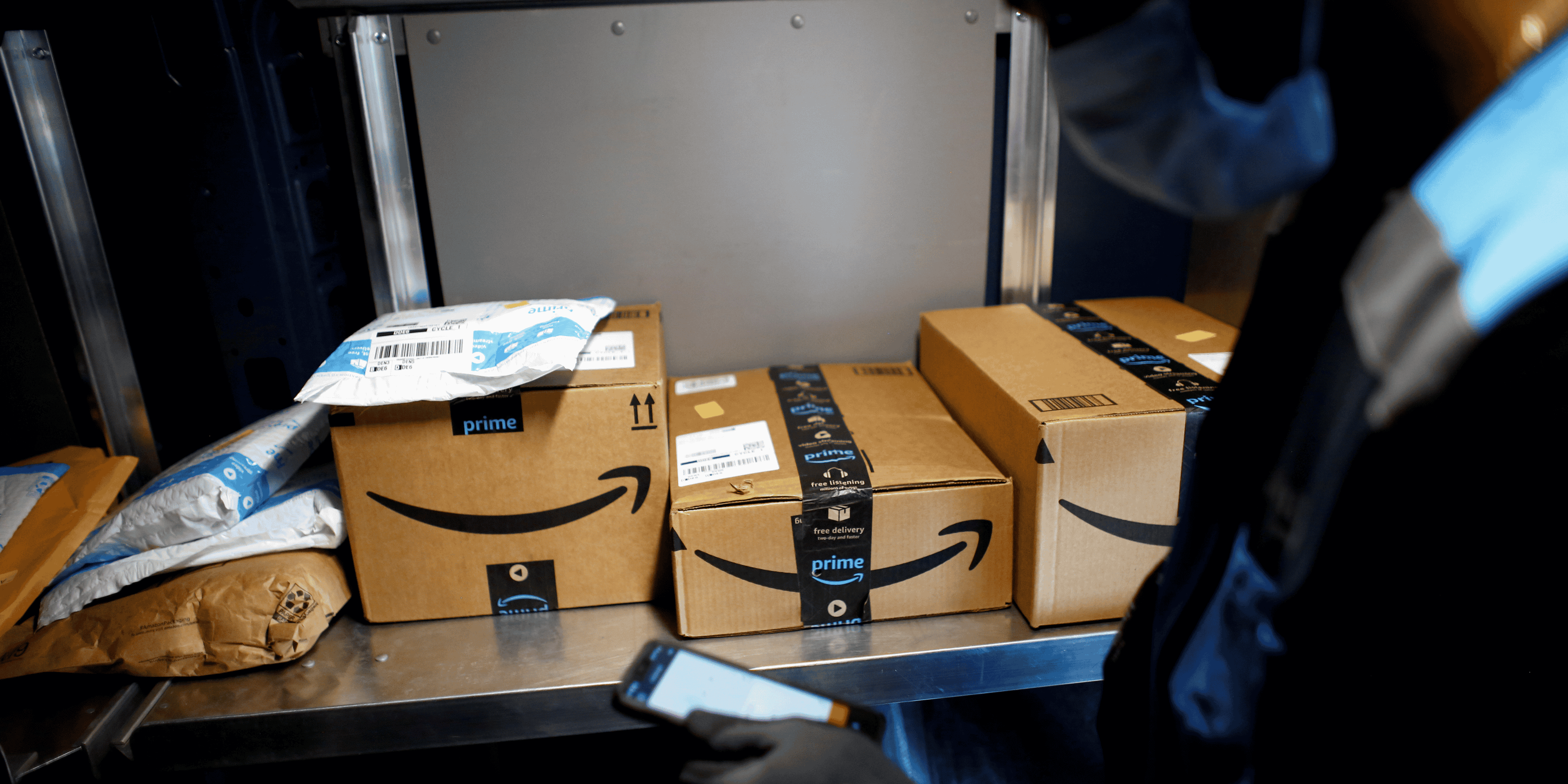 Amazon va maintenir ses entrepots fermes en france jusqu'au 5 mai