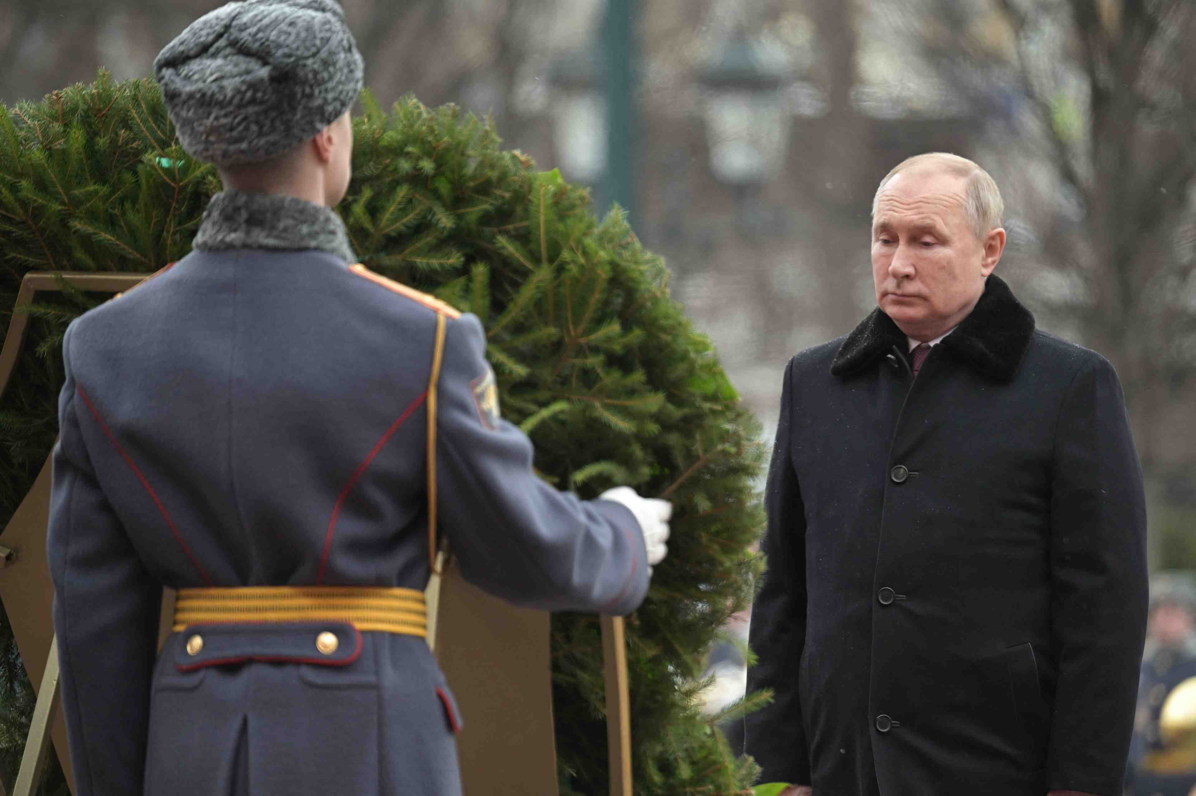 La russie ouverte a la diplomatie, intraitable sur sa securite, dit poutine