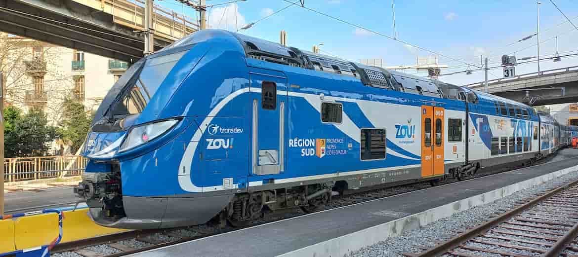 Transdev opérera sur la ligne Marseille-Toulon-Nice avec une flotte de 16 rames Omnea, construites par Alstom et roulant à l'électricité verte.