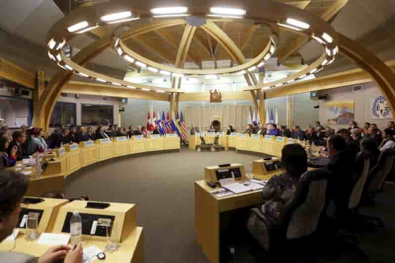 Les doutes de trump sur le climat pesent sur le conseil de l'arctique