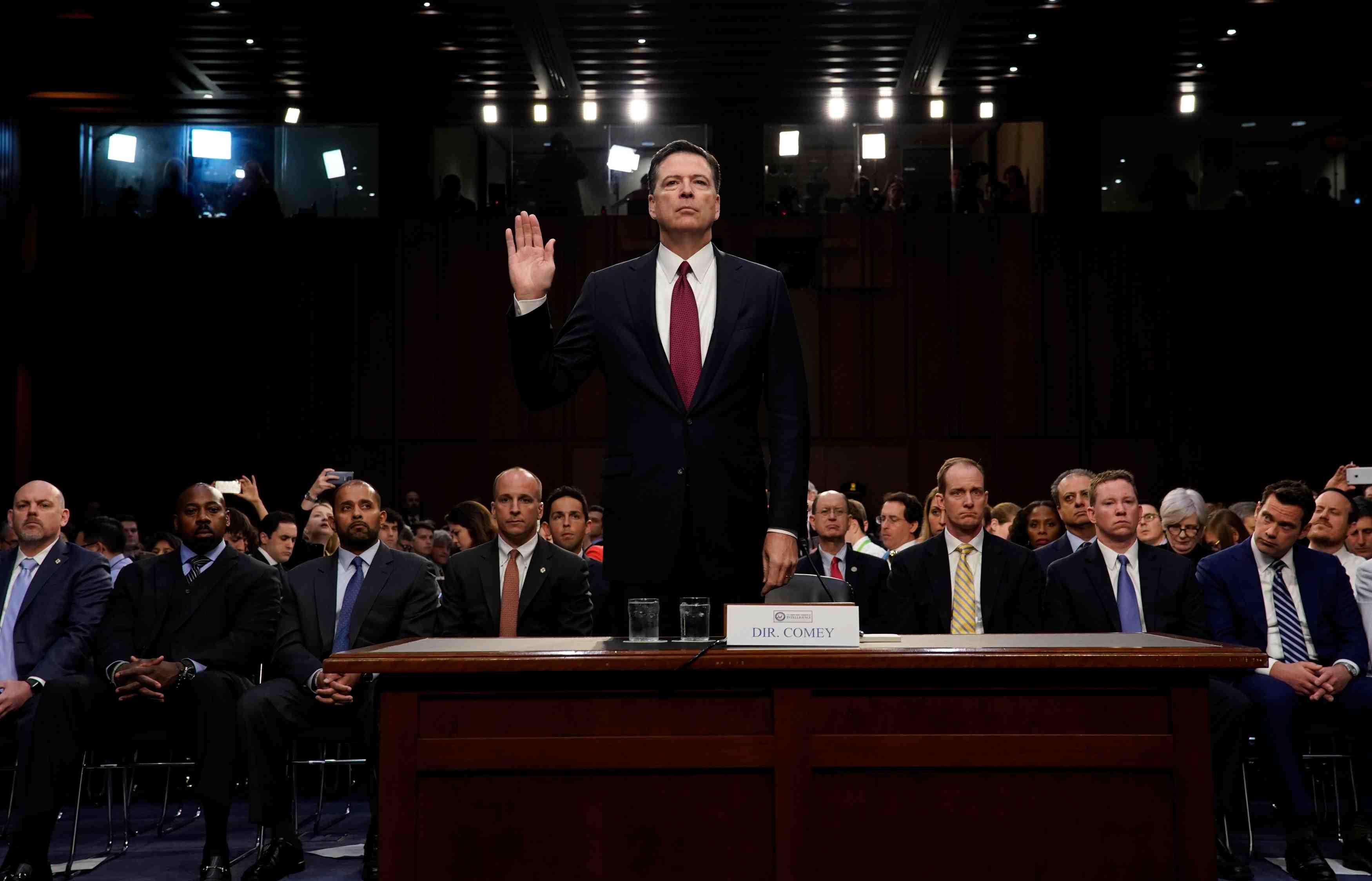 Comey perturbe sur les explications qui ont varie sur son renvoi
