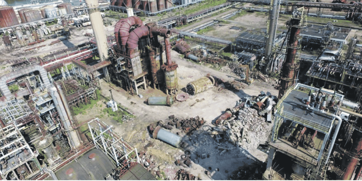 AZF au lendemain de sa destruction par l’explosion du 21 septembre 2001. Le site va notamment accueillir sur 25 hectares la plus grande centrale photovoltaïque urbaine de France.