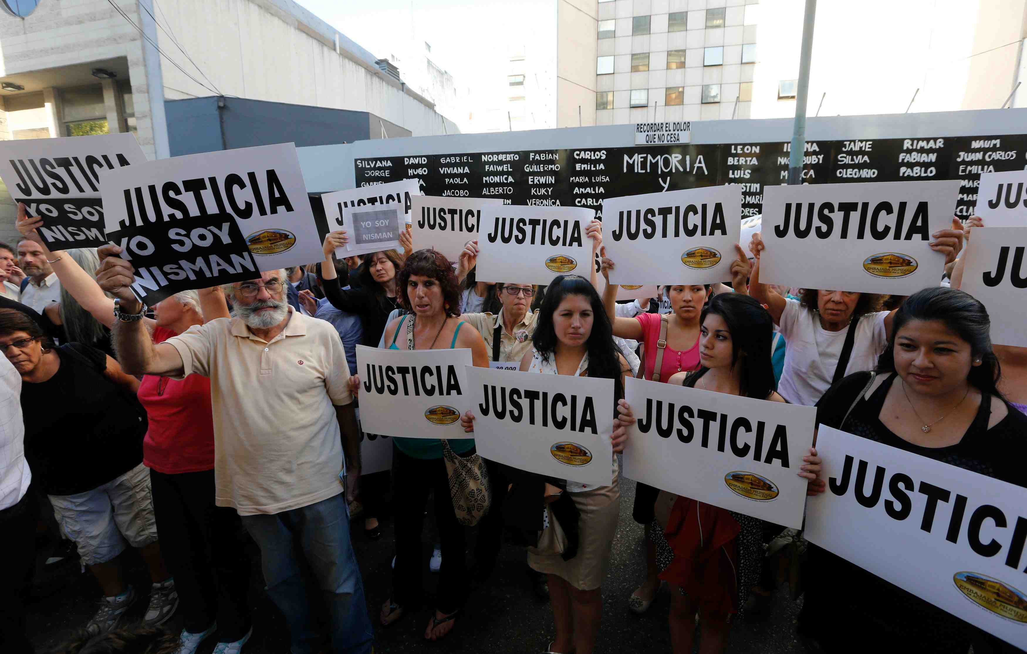 L'argentine soupconne d'anciens agents du renseignement d’etre impliques dans la mort du procureur nisman