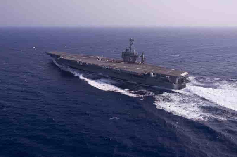 Les etats-unis accusent teheran d'avoir tire des roquettes pres de ses navires de guerre