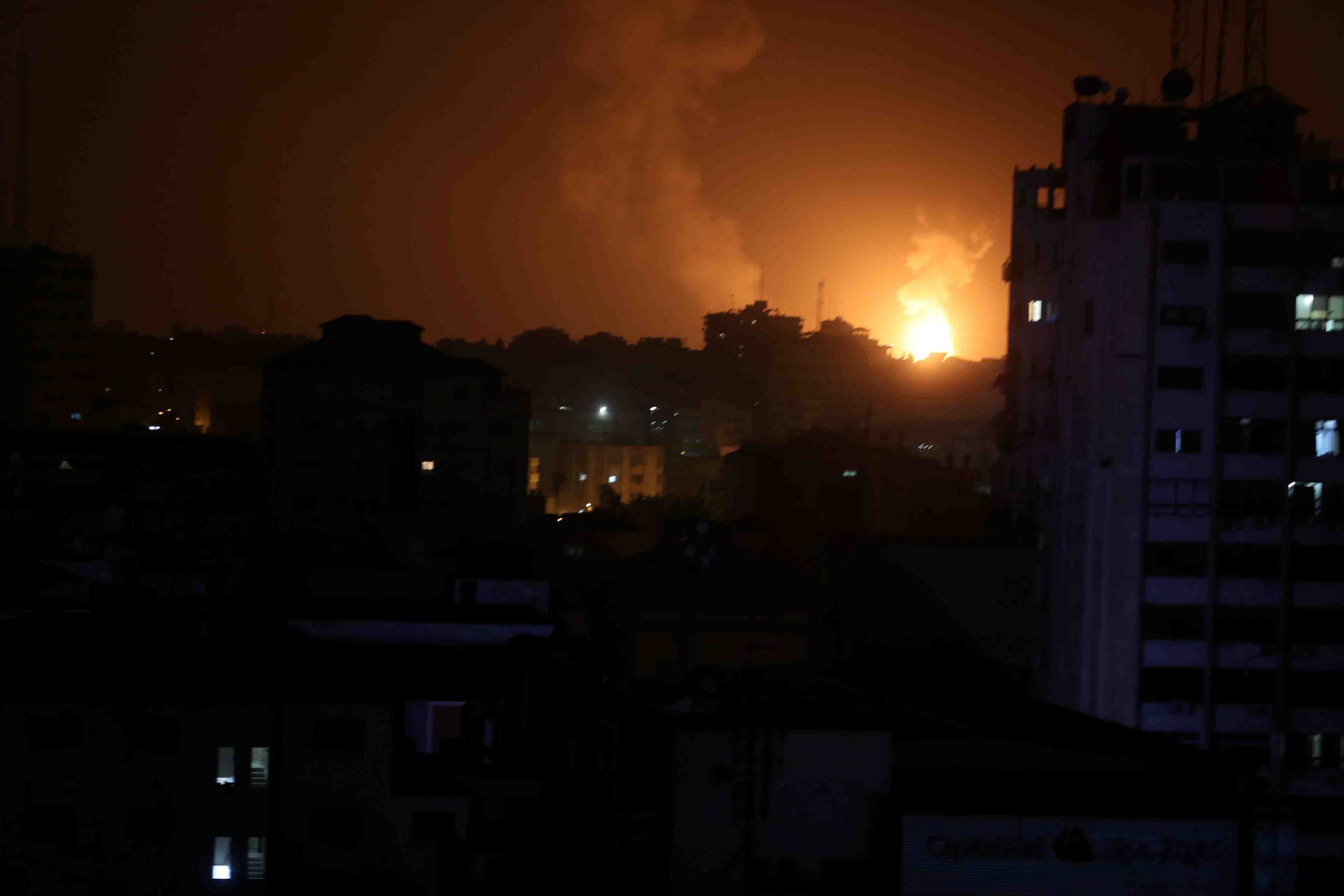 Raids israeliens a gaza apres des tirs de roquette pres de tel aviv