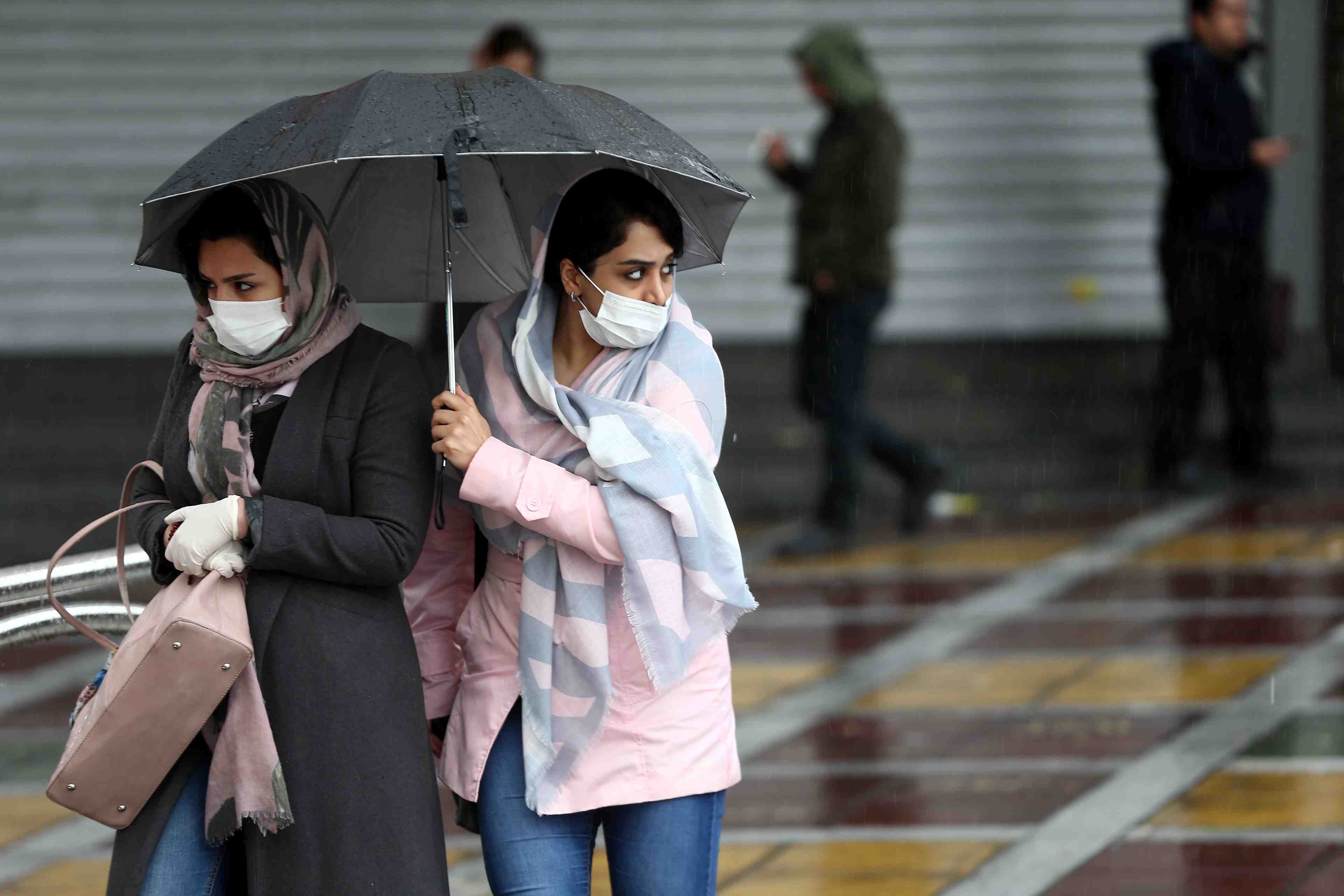 Le coronavirus accentue l'isolement de l'iran, l'italie et la coree inquietent