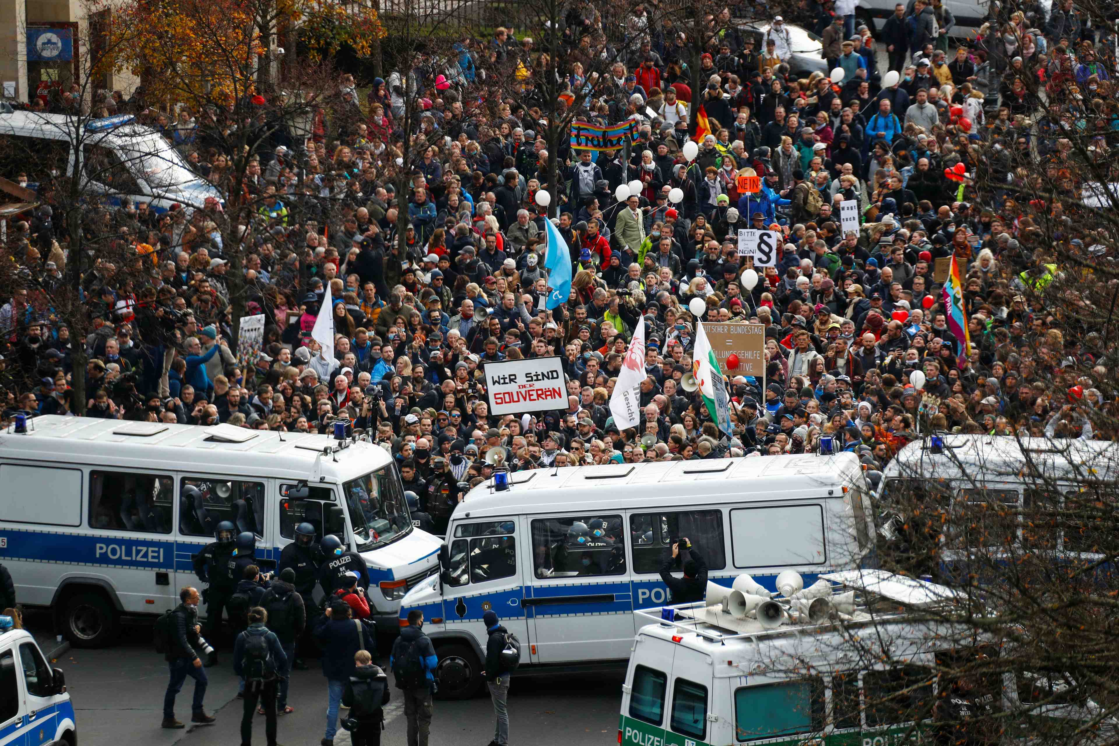 Coronavirus: manifestation a berlin contre le plan de lutte gouvernemental