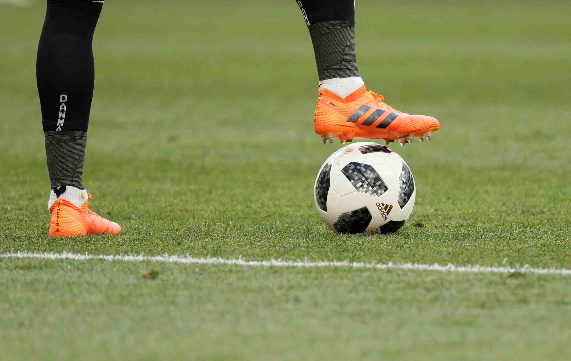 Football: paris compte promouvoir une legislation europeenne pour garantir le financement des petits clubs, dit beaune