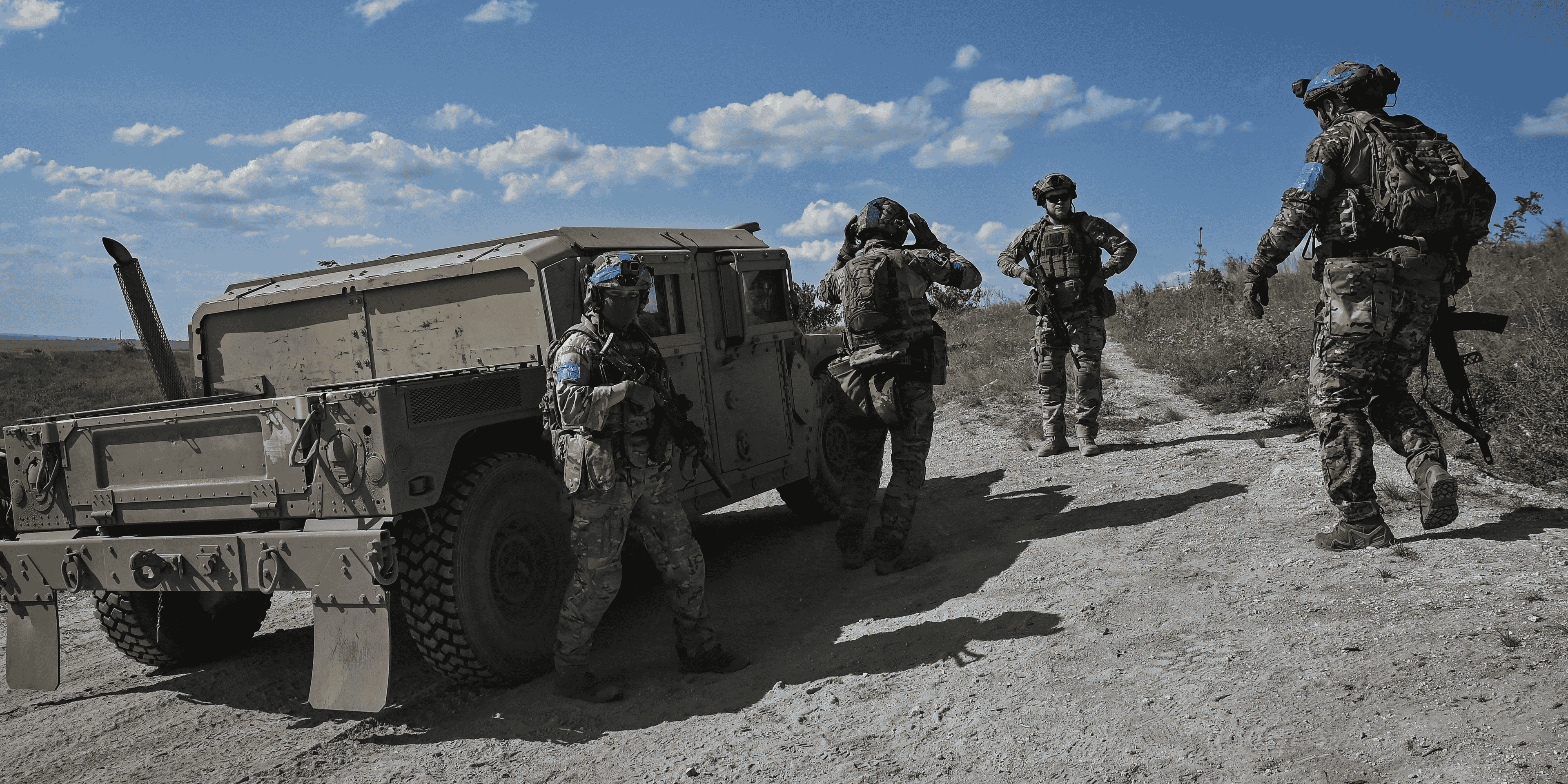 Des militaires de la 3e brigade d'assaut separee d'ukraine se preparent a mener une mission de reconnaissance pres de bakhmut