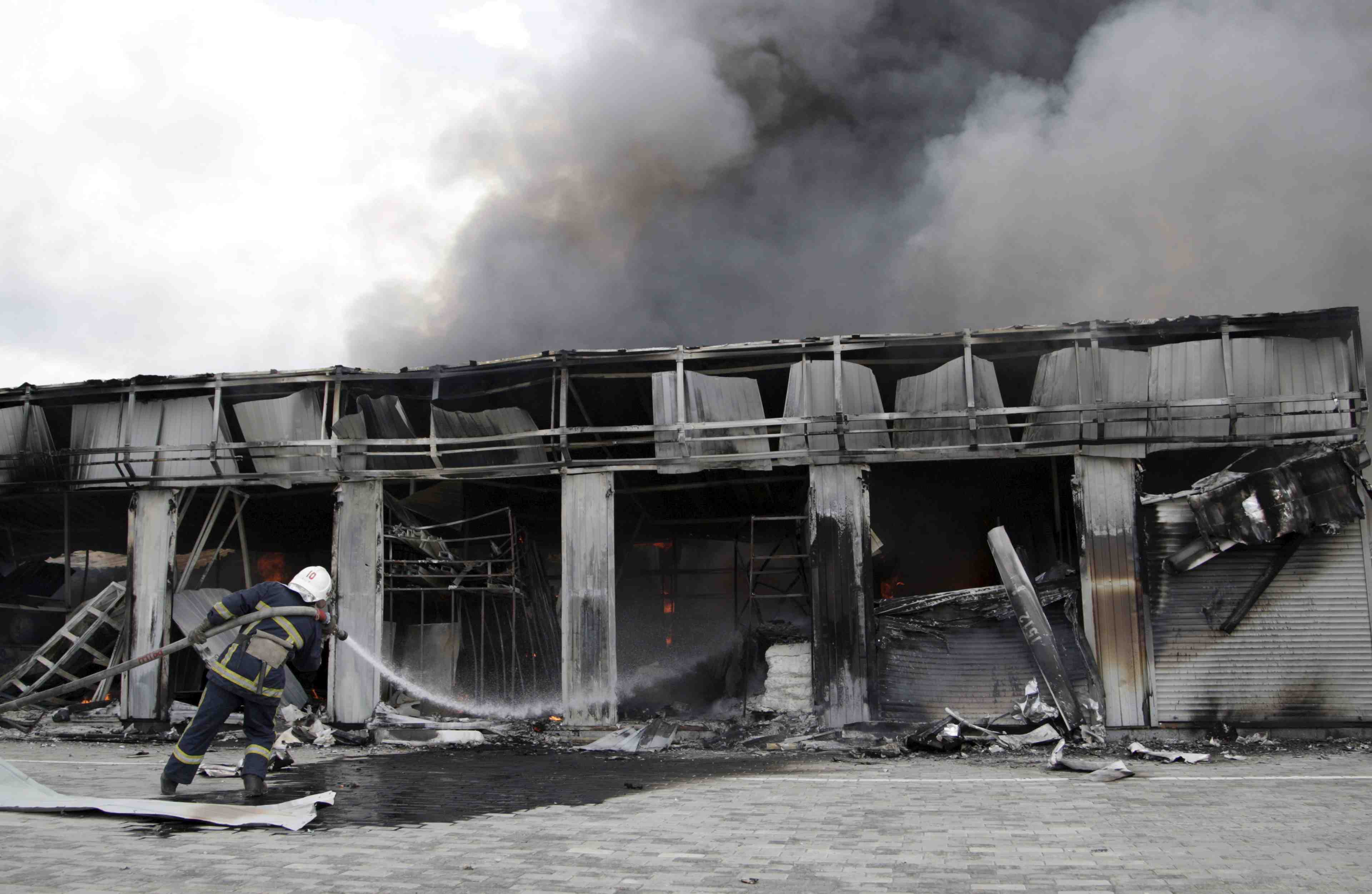 Violents combats dans l'est de l'ukraine, pres de donetsk
