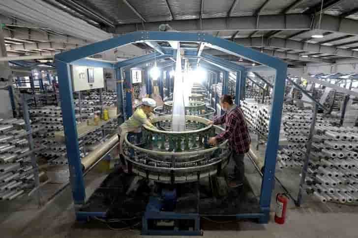 Ralentissement dans le manufacturier en chine, acceleration dans les services