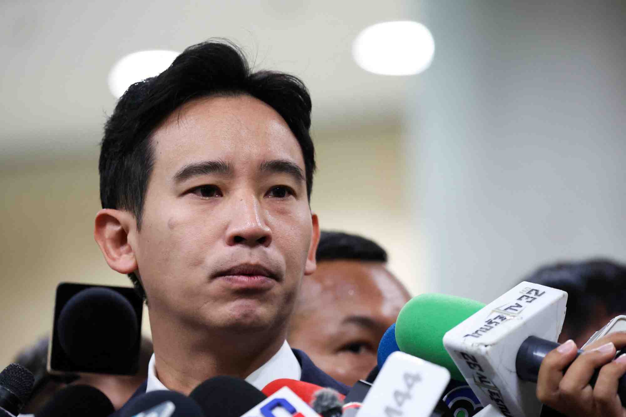 Photo du chef de file du parti move forward pita limjaroenrat