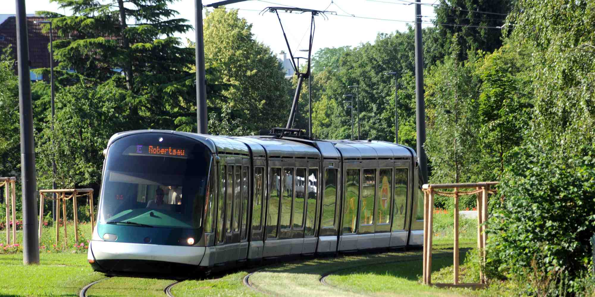 Strasbourg a relancé son réseau de tramway en 1994. Les extensions se poursuivent mais les prix des aménagements se sont envolés.