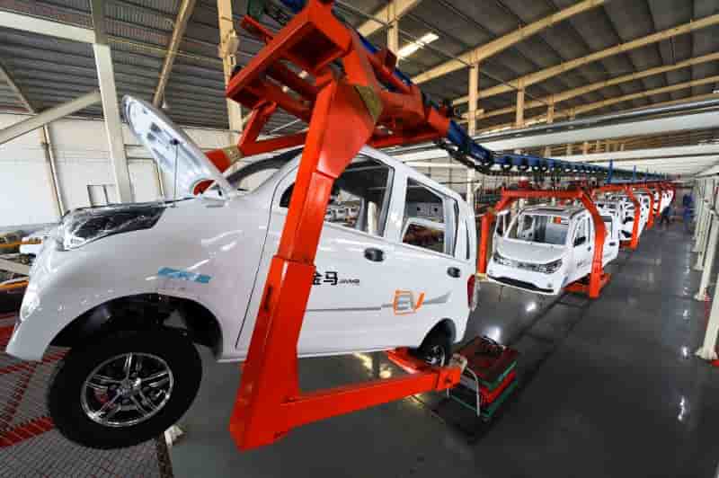 Le marche automobile chinois en hausse de 22,4% en fevrier